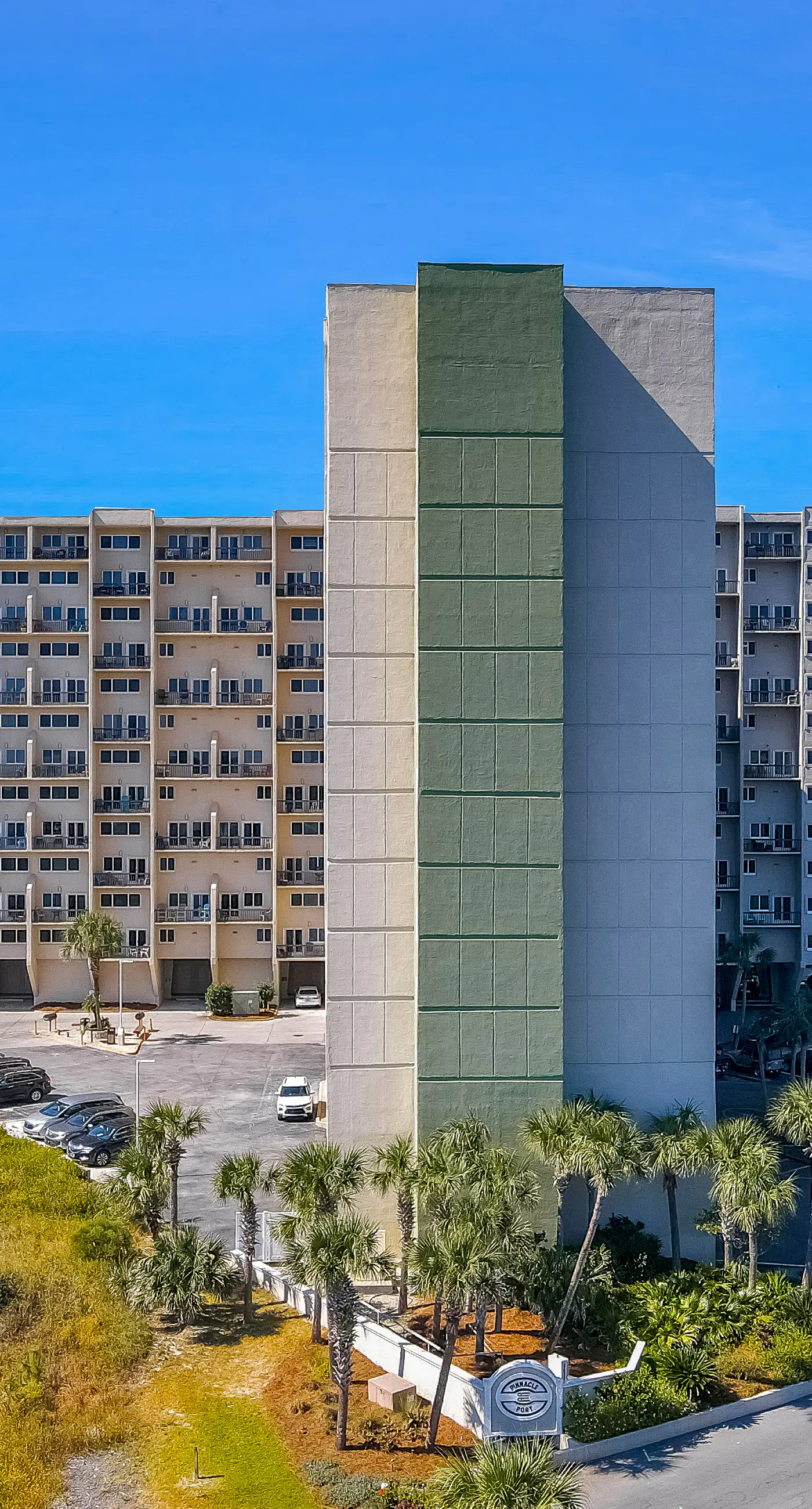 Beachfront penthouse with Gulf views, pools, beach chairs, saunas & tennis