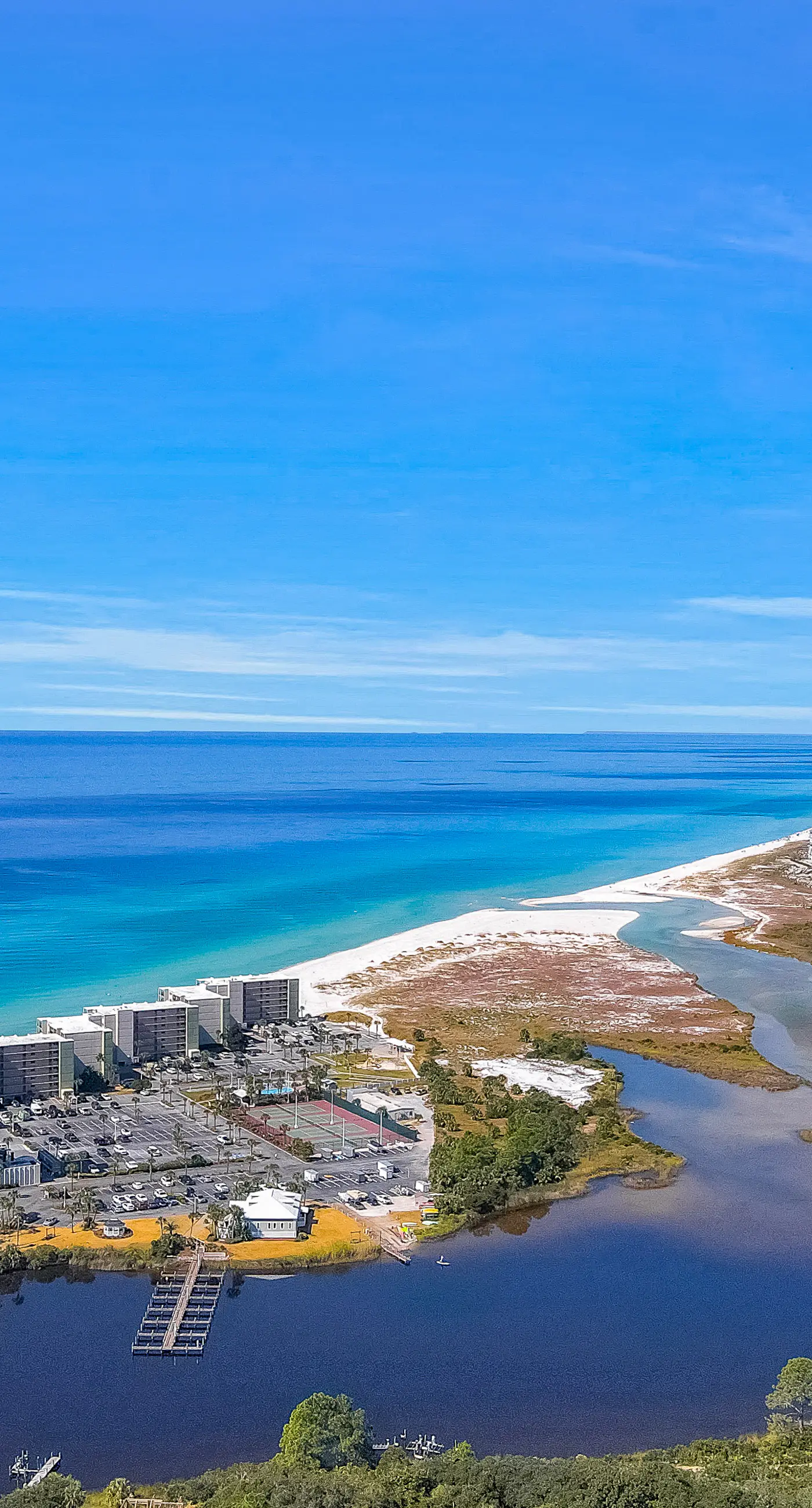 Beachfront penthouse with Gulf views, pools, beach chairs, saunas & tennis