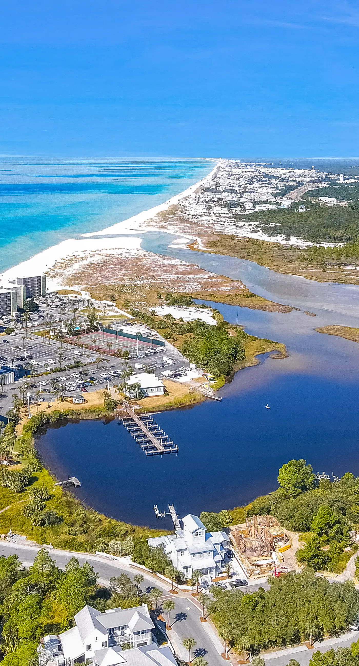 Beachfront penthouse with Gulf views, pools, beach chairs, saunas & tennis