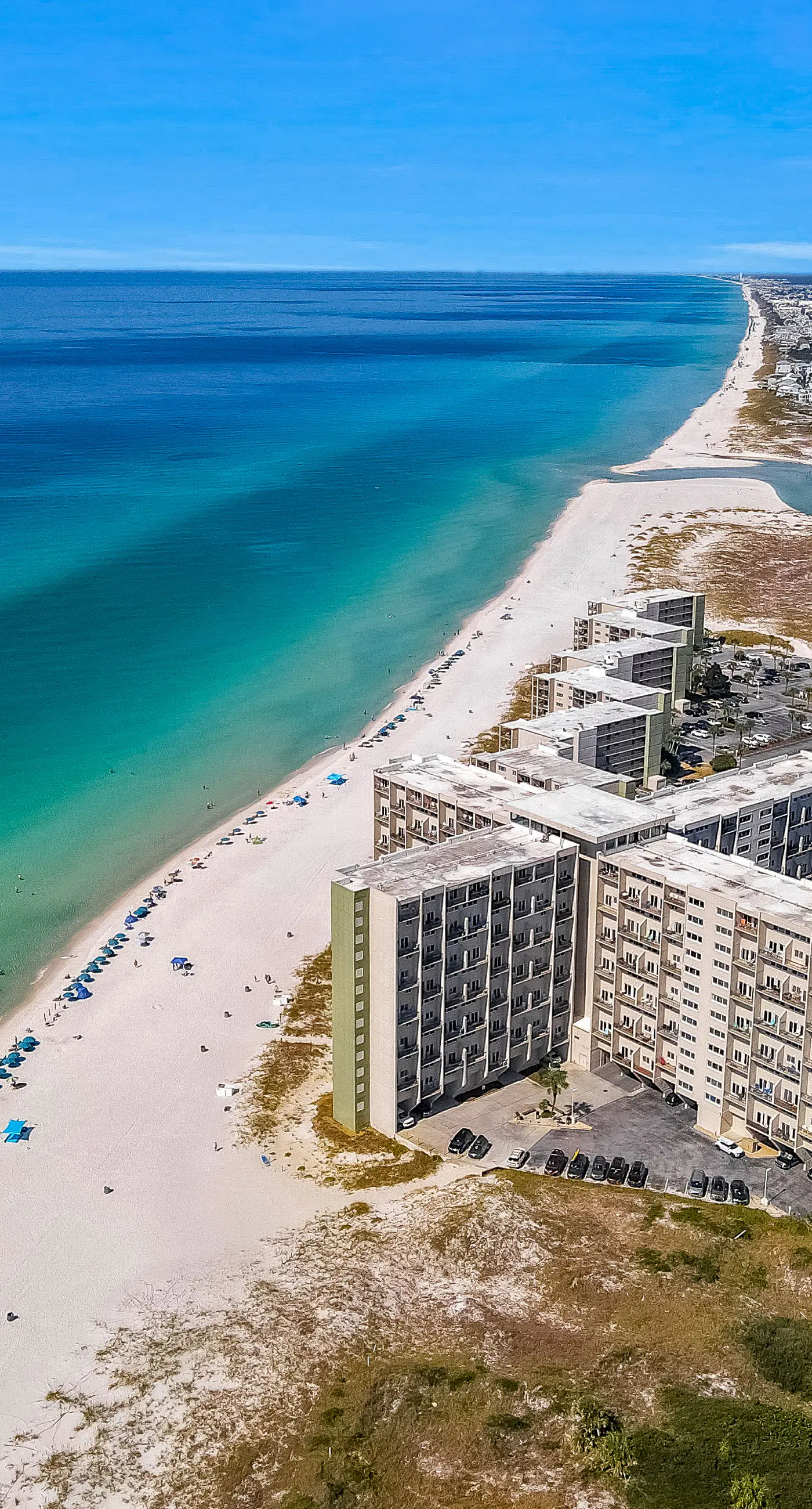 Beachfront penthouse with Gulf views, pools, beach chairs, saunas & tennis