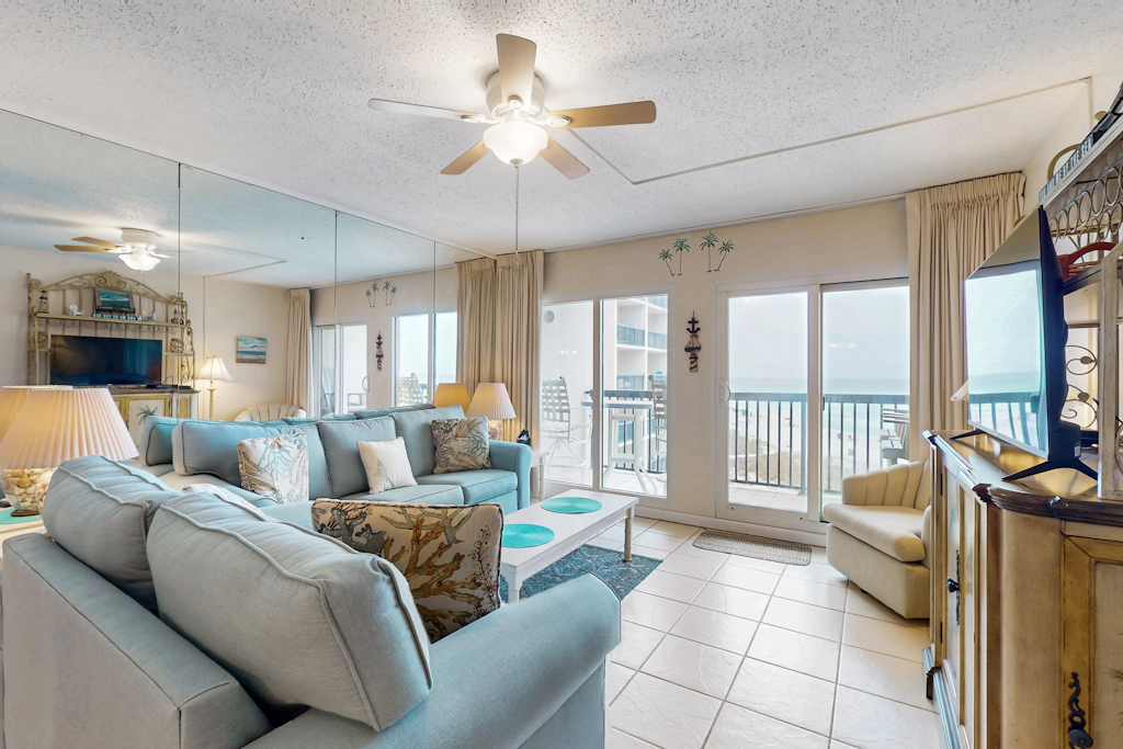 Cozy beachfront condo with private balcony, shared pool & beach access