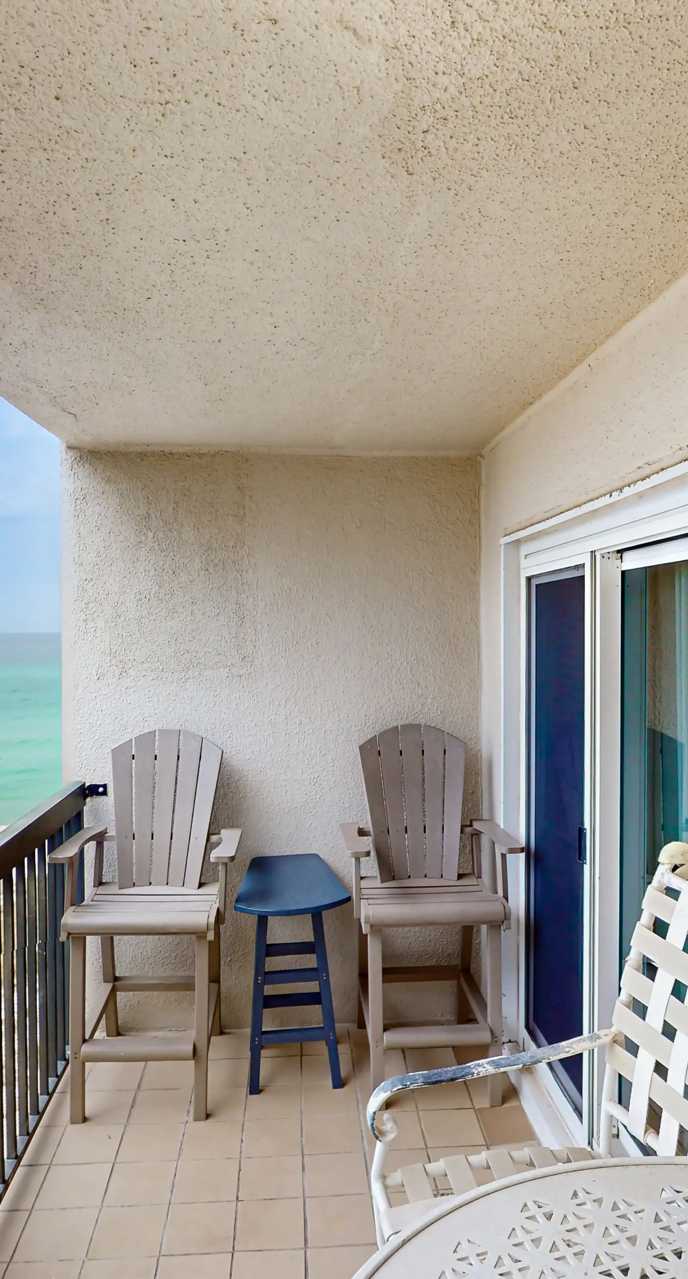 Cozy beachfront condo with private balcony, shared pool & beach access