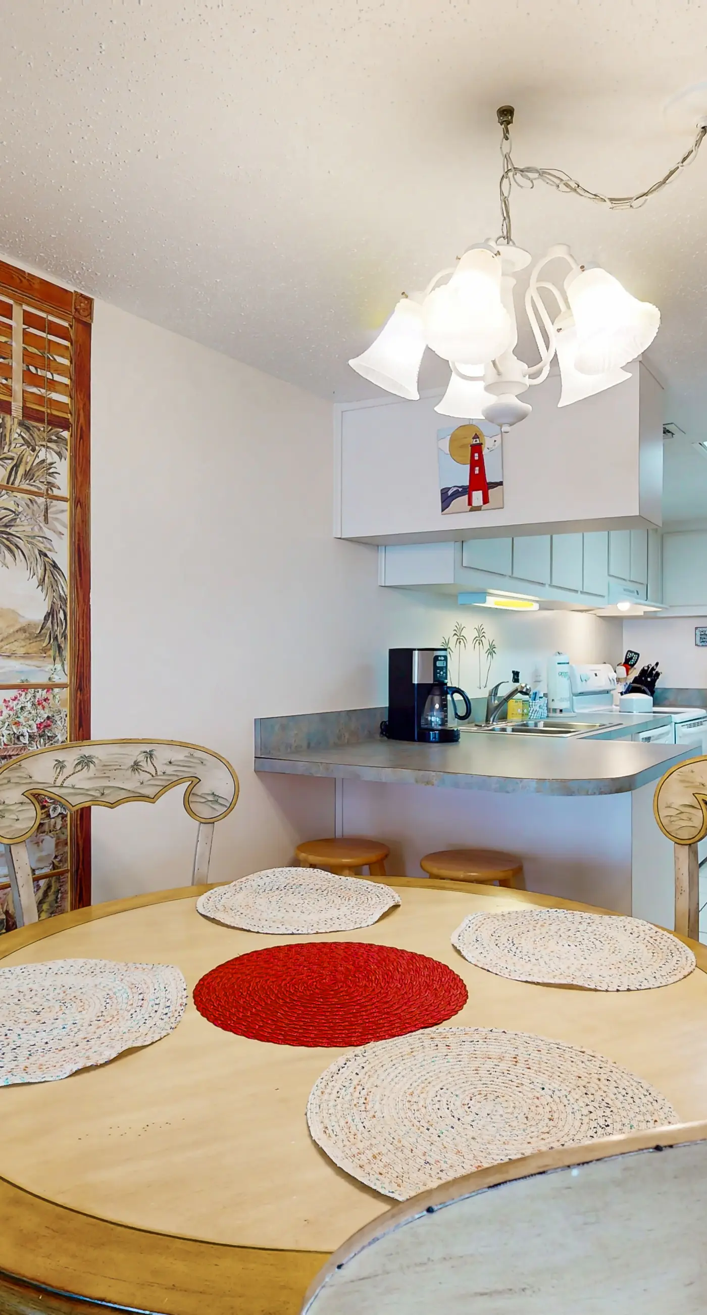 Cozy beachfront condo with private balcony, shared pool & beach access