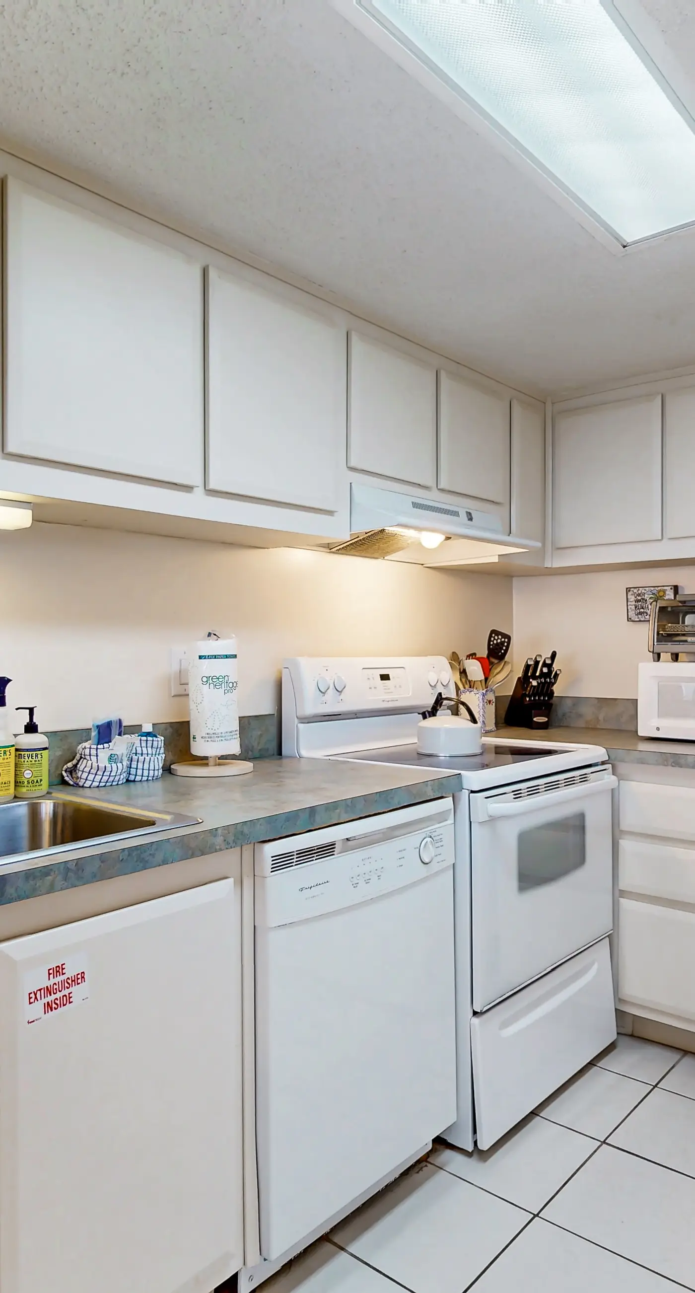Cozy beachfront condo with private balcony, shared pool & beach access