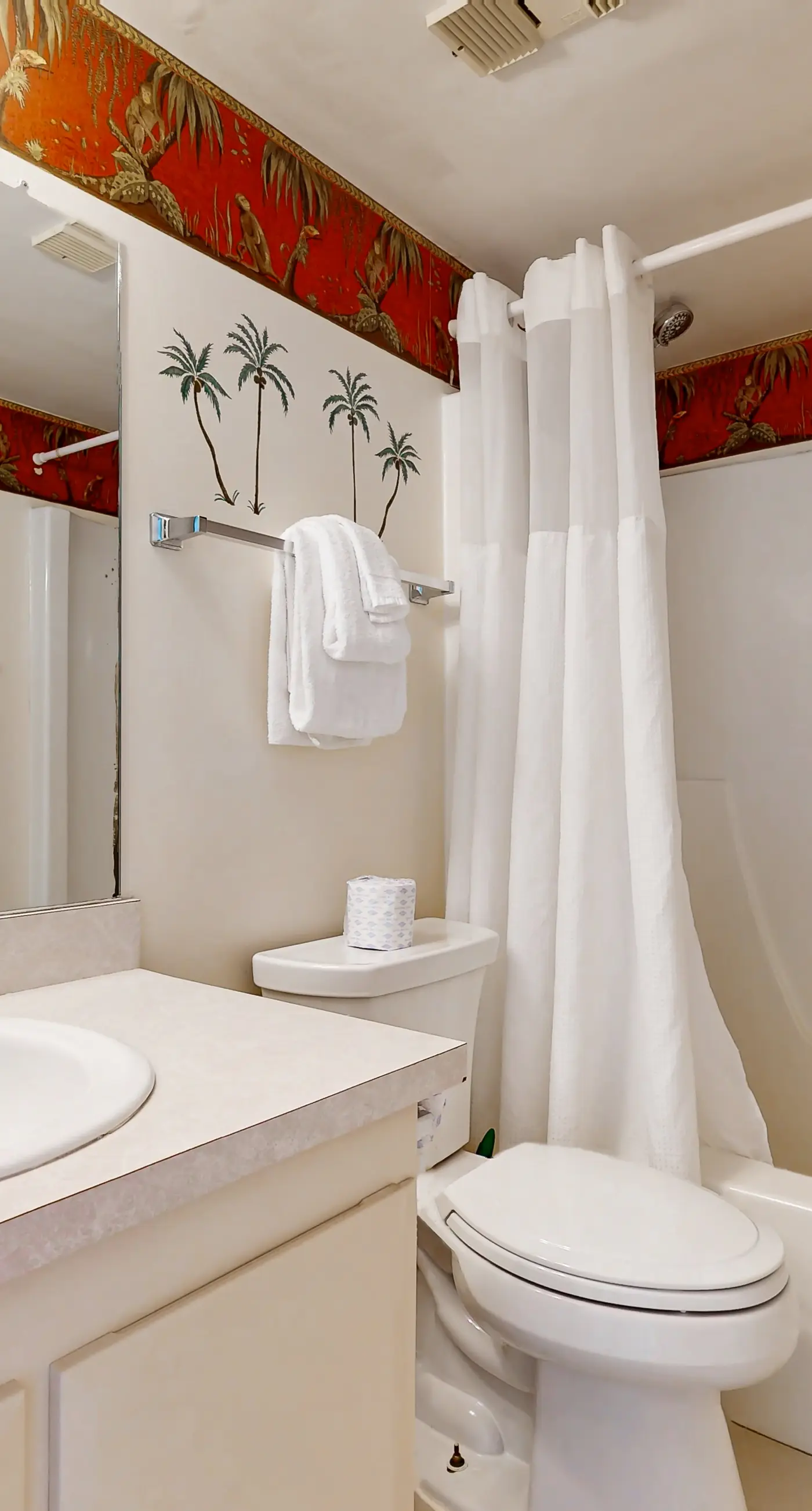 Cozy beachfront condo with private balcony, shared pool & beach access