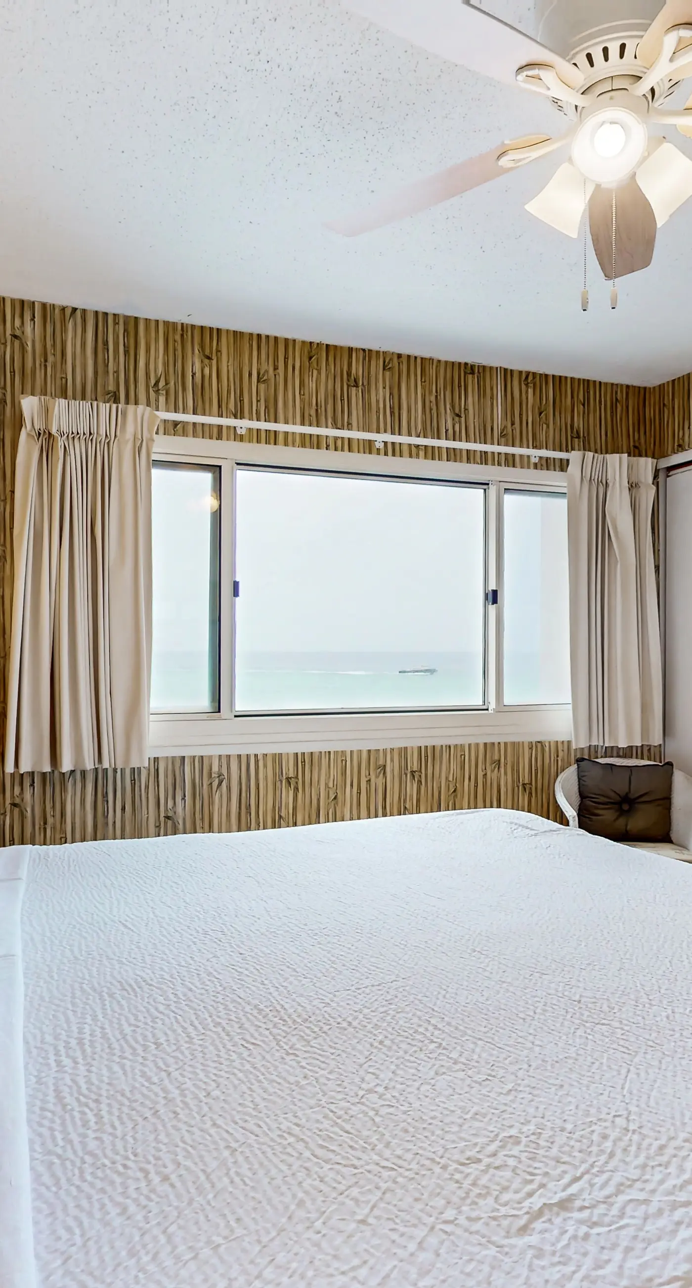 Cozy beachfront condo with private balcony, shared pool & beach access