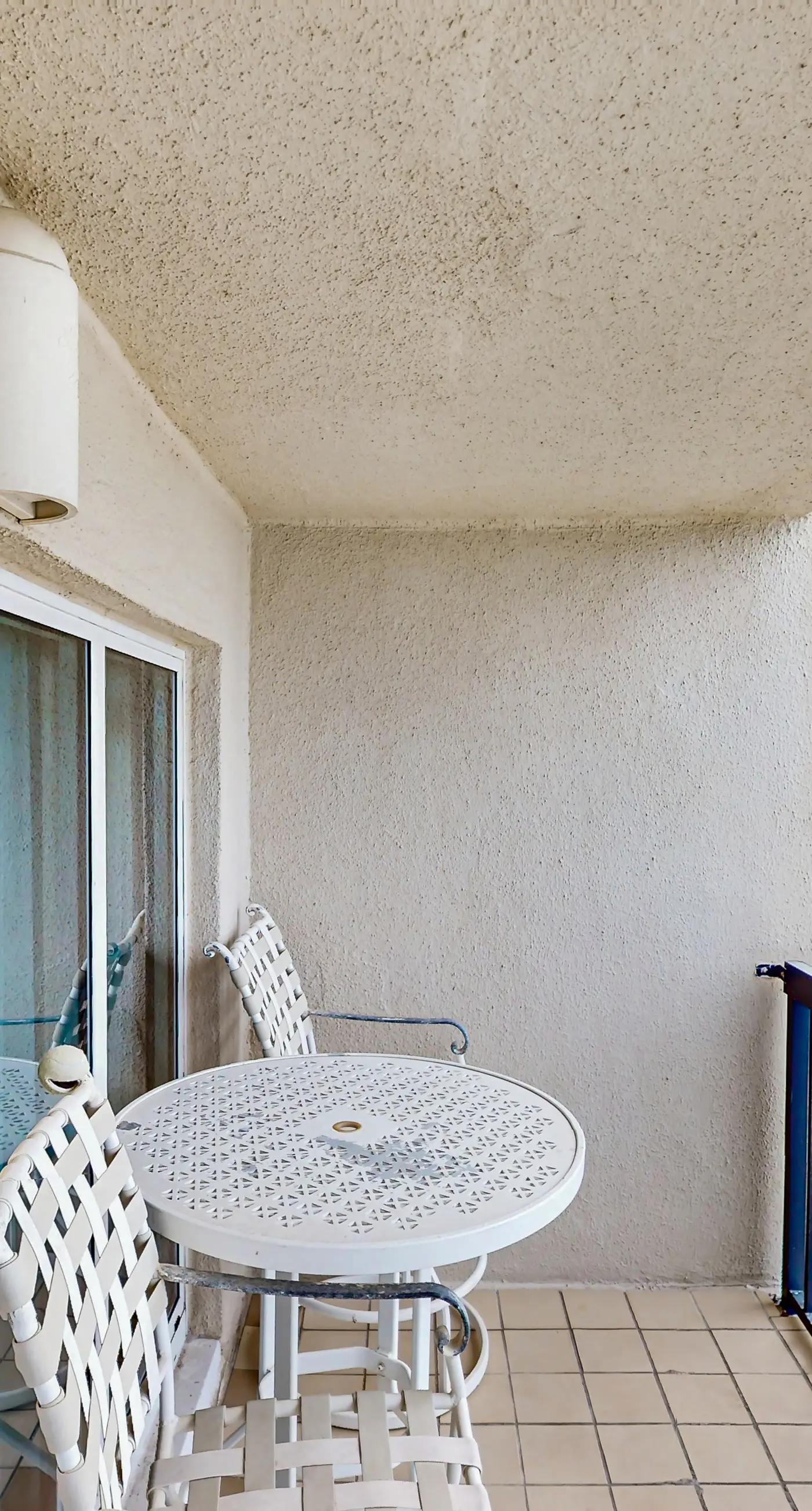 Cozy beachfront condo with private balcony, shared pool & beach access
