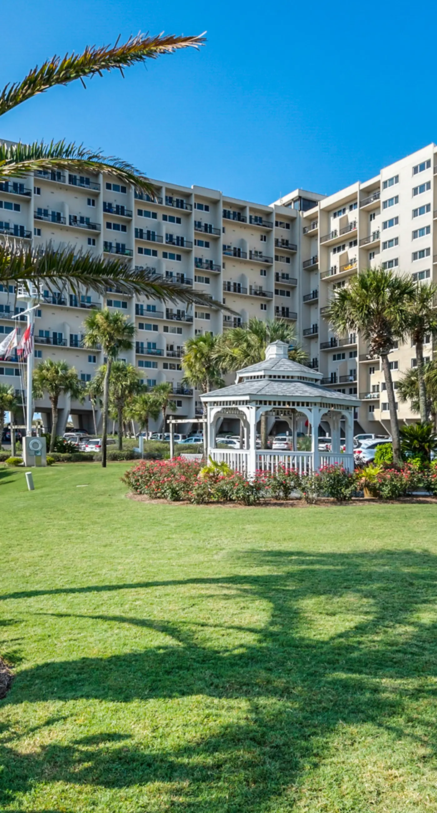 Cozy beachfront condo with private balcony, shared pool & beach access