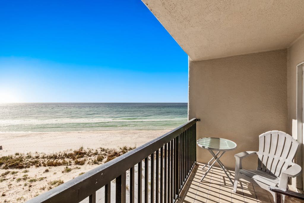 Beautiful Pinnacle Port condo with pools & basketball court right next to beach