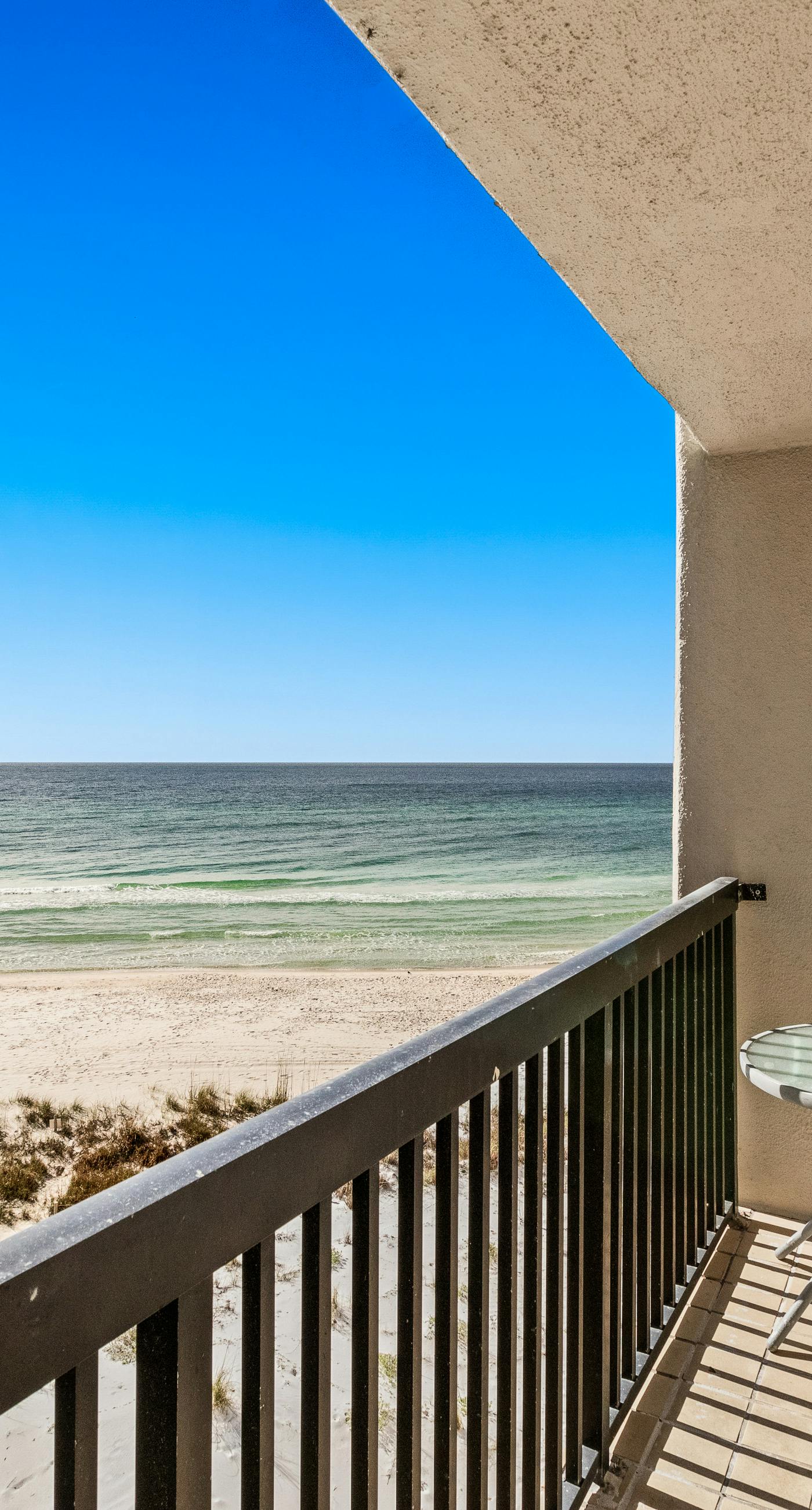 Beautiful Pinnacle Port condo with pools & basketball court right next to beach