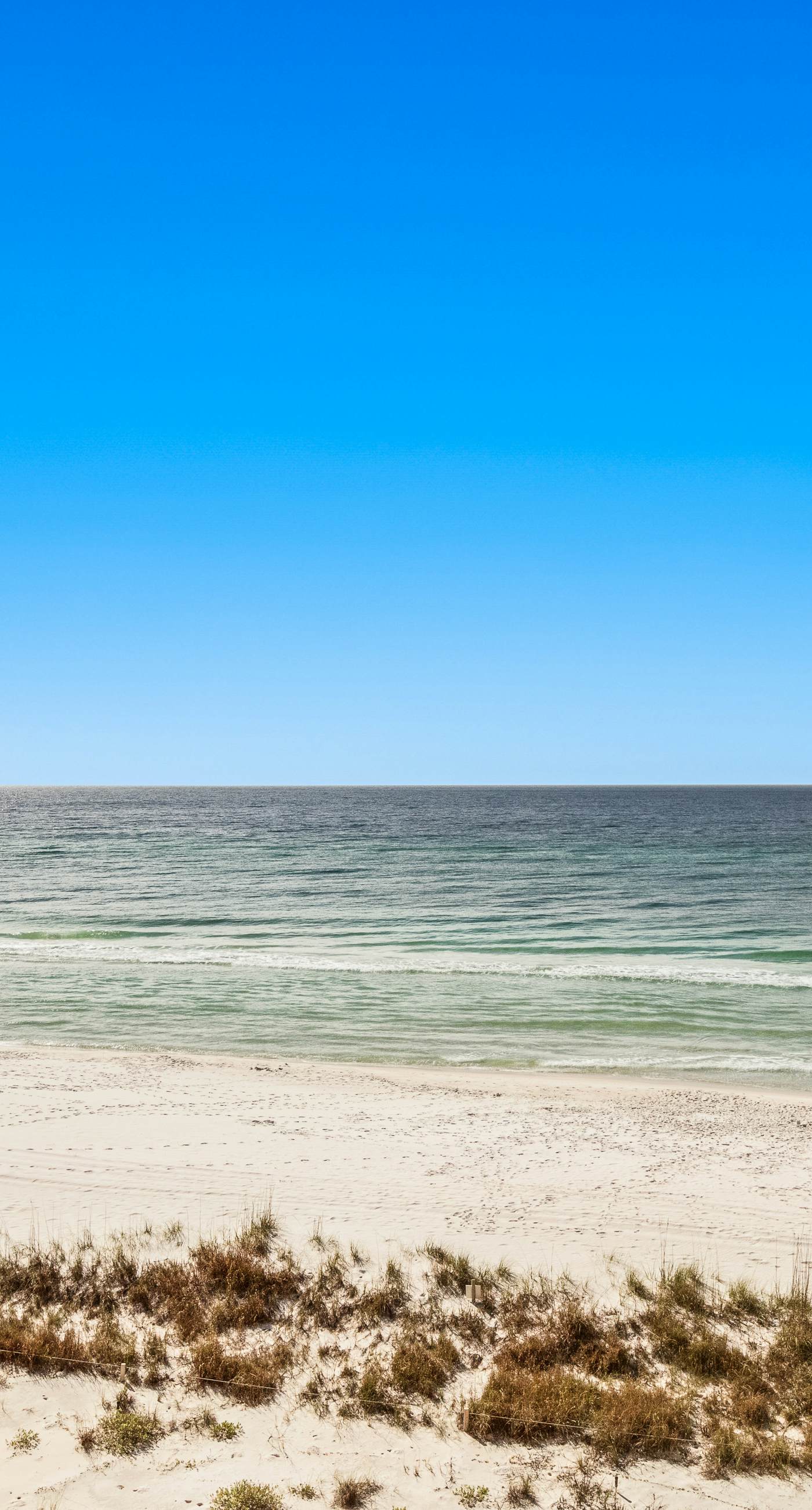 Beautiful Pinnacle Port condo with pools & basketball court right next to beach