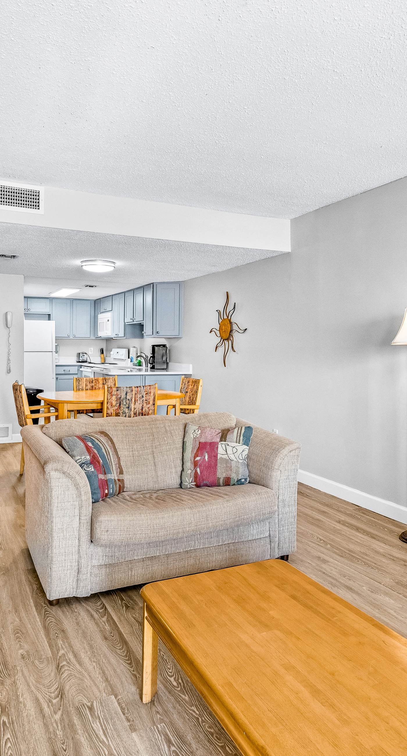 Beautiful Pinnacle Port condo with pools & basketball court right next to beach