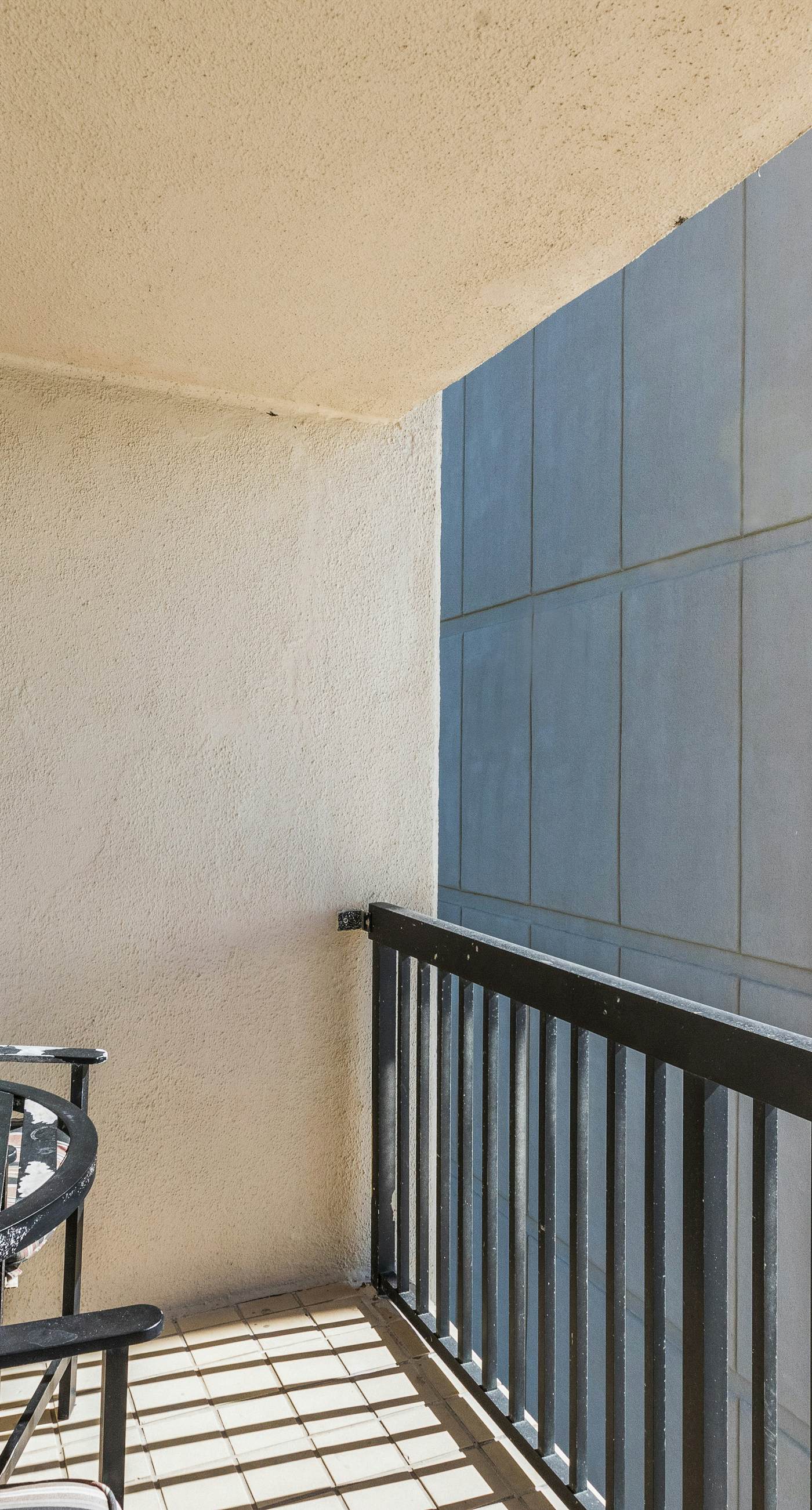 Beautiful Pinnacle Port condo with pools & basketball court right next to beach