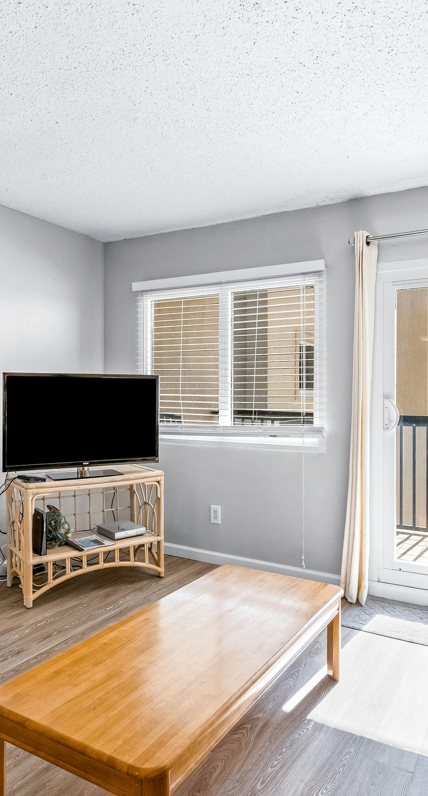 Beautiful Pinnacle Port condo with pools & basketball court right next to beach