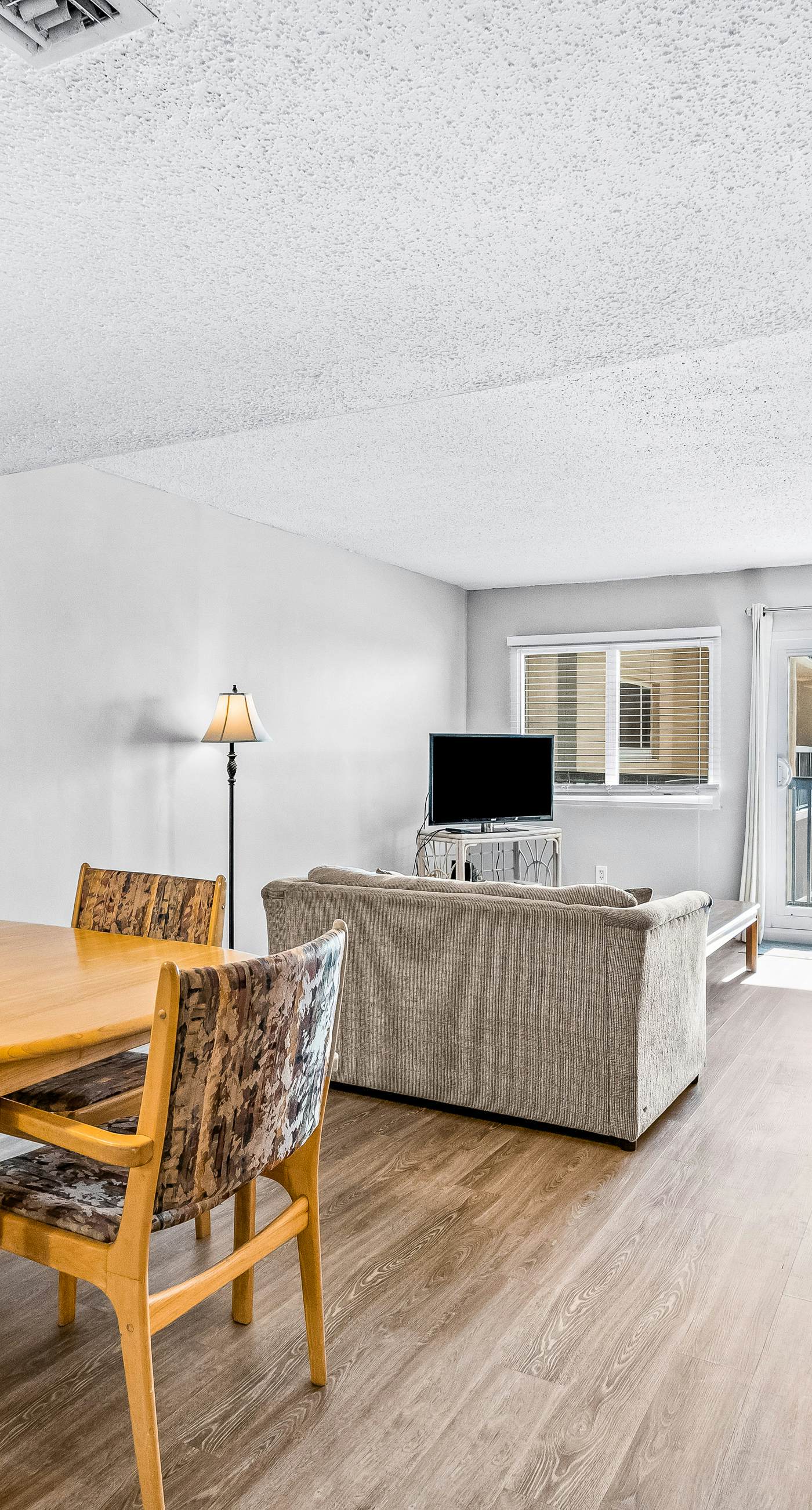 Beautiful Pinnacle Port condo with pools & basketball court right next to beach