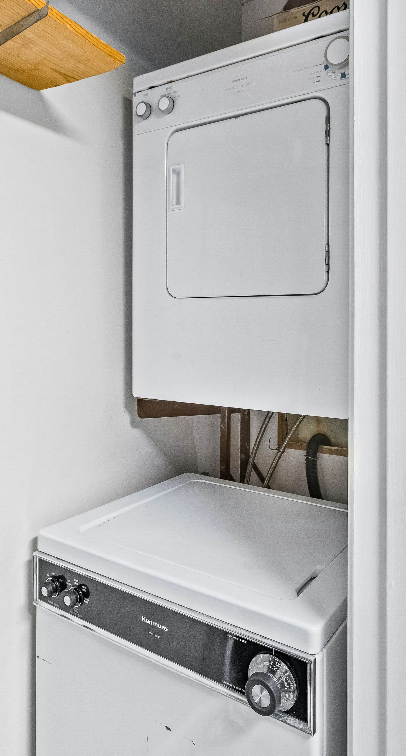 Beautiful Pinnacle Port condo with pools & basketball court right next to beach