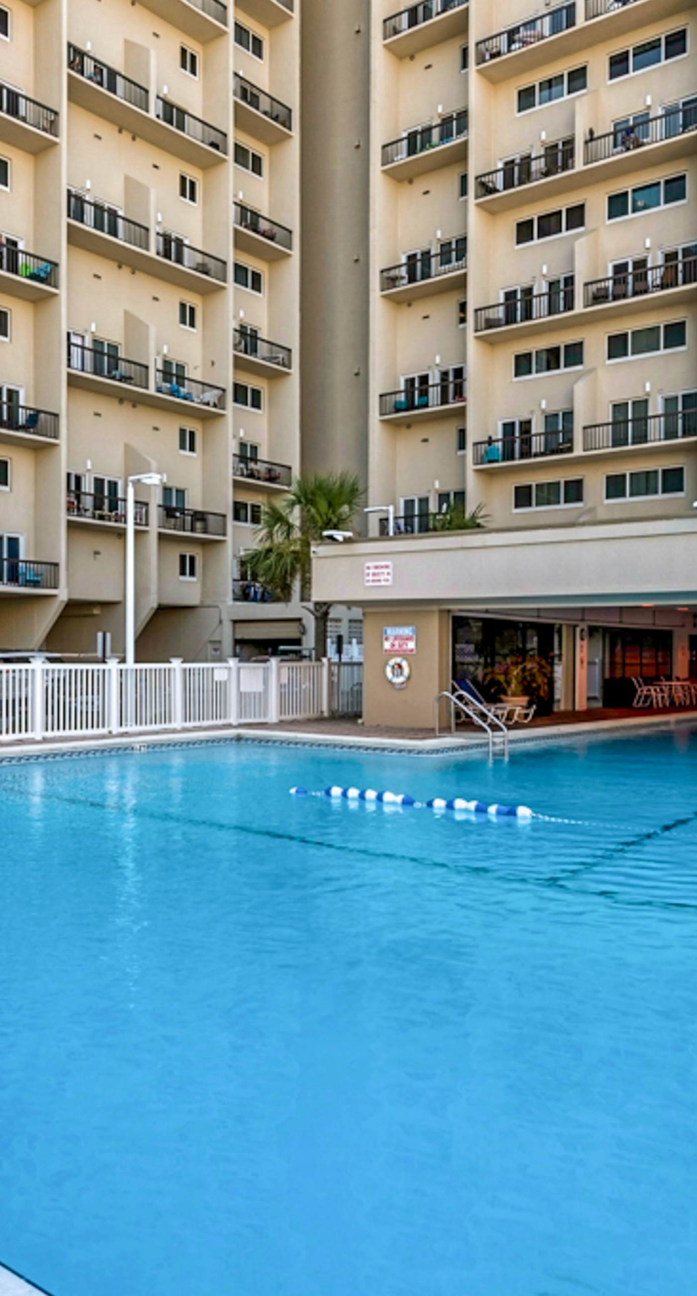 Beautiful Pinnacle Port condo with pools & basketball court right next to beach