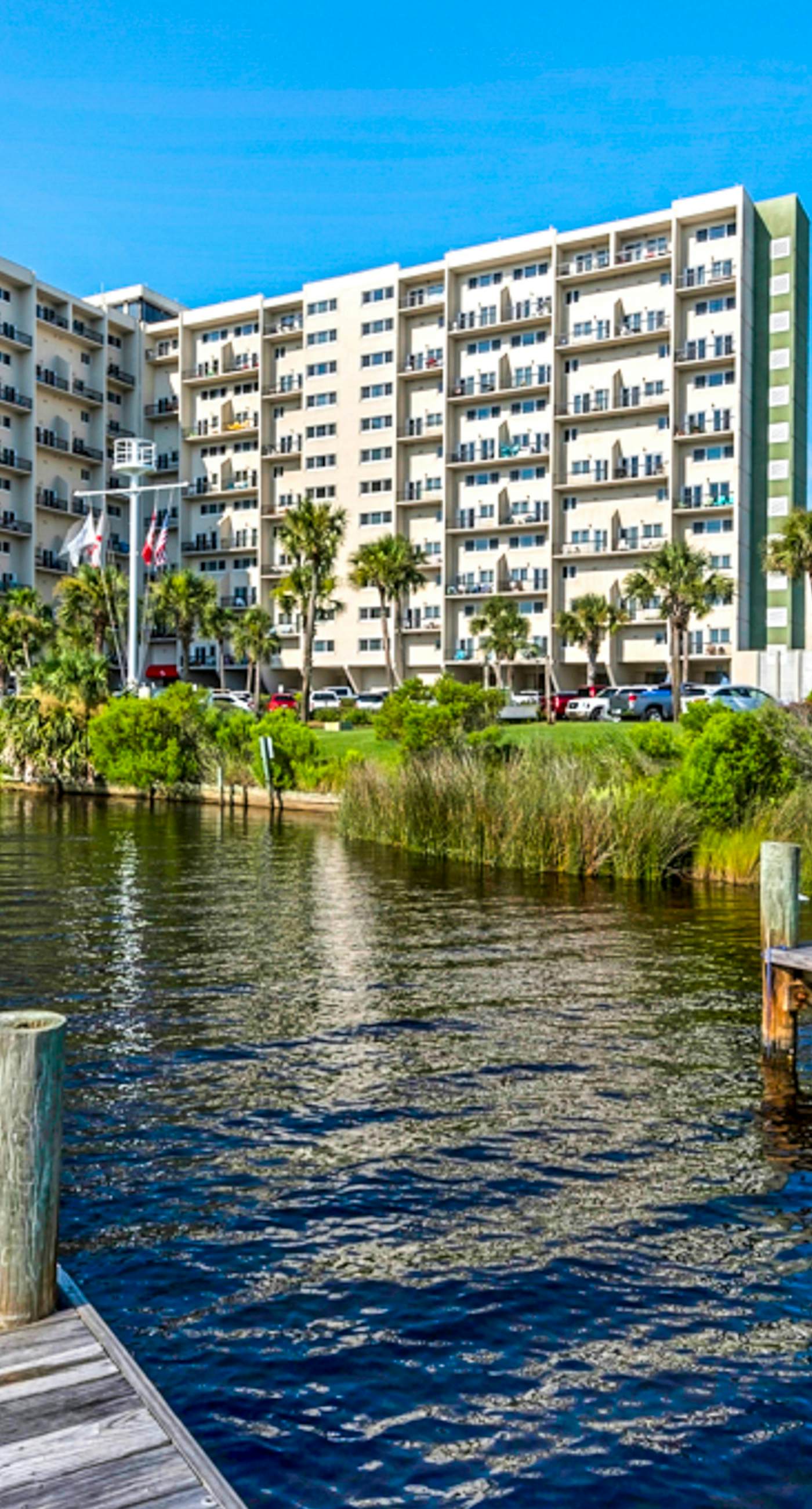 Beautiful Pinnacle Port condo with pools & basketball court right next to beach