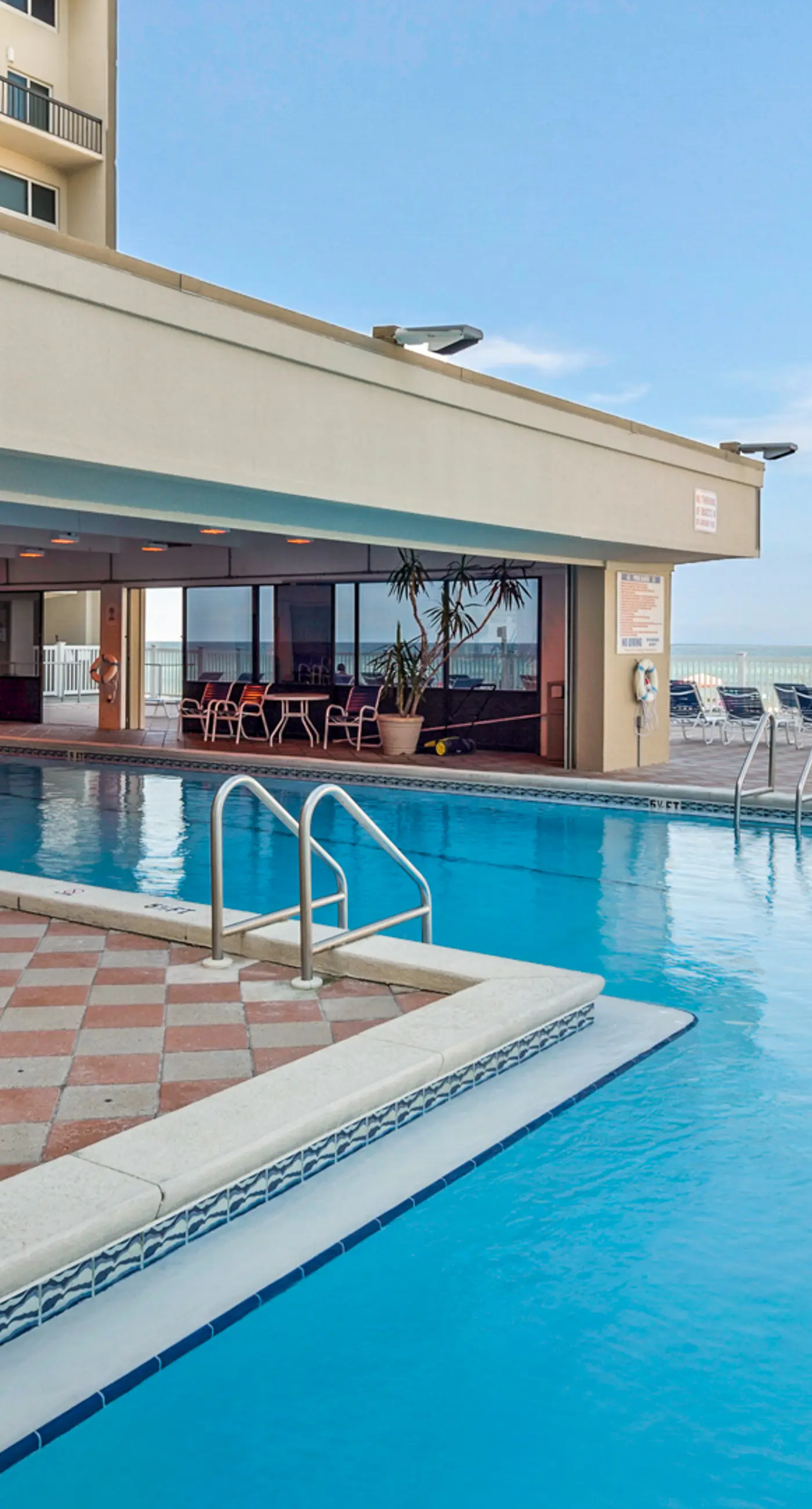 Secluded beach escape with panoramic Gulf view, tennis courts, balcony & W/D