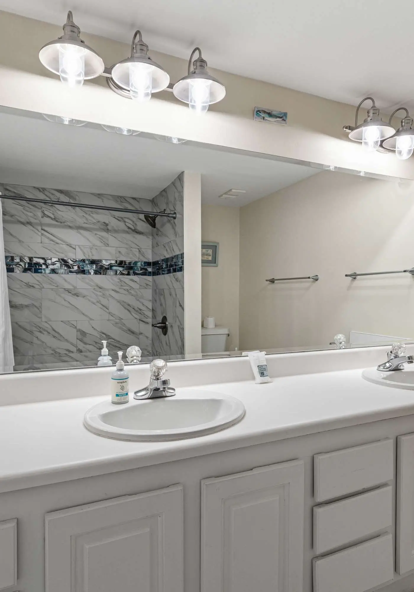 Secluded beach escape with panoramic Gulf view, tennis courts, balcony & W/D