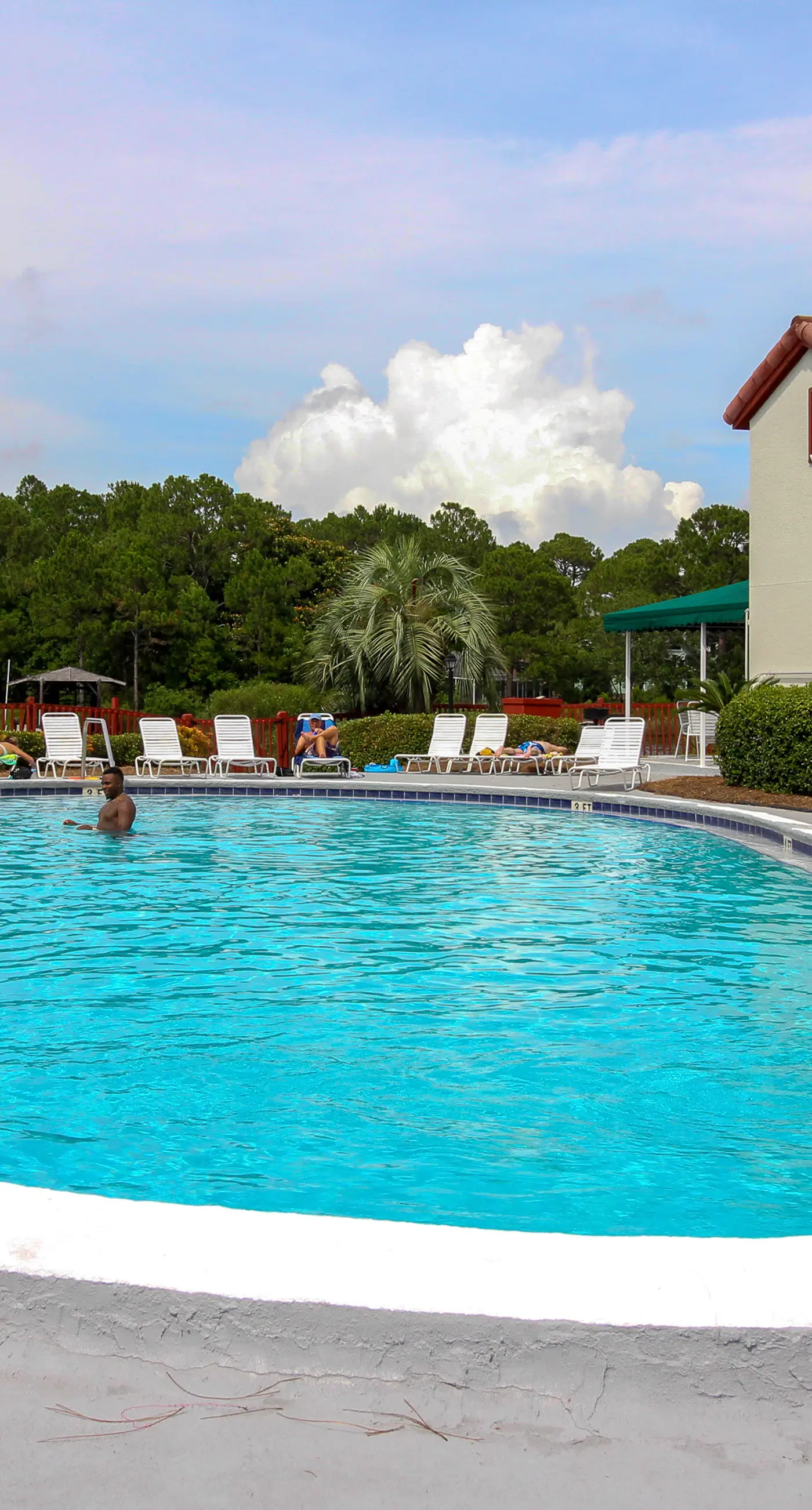 Snowbird-friendly studio with boat dock, beach access & pool