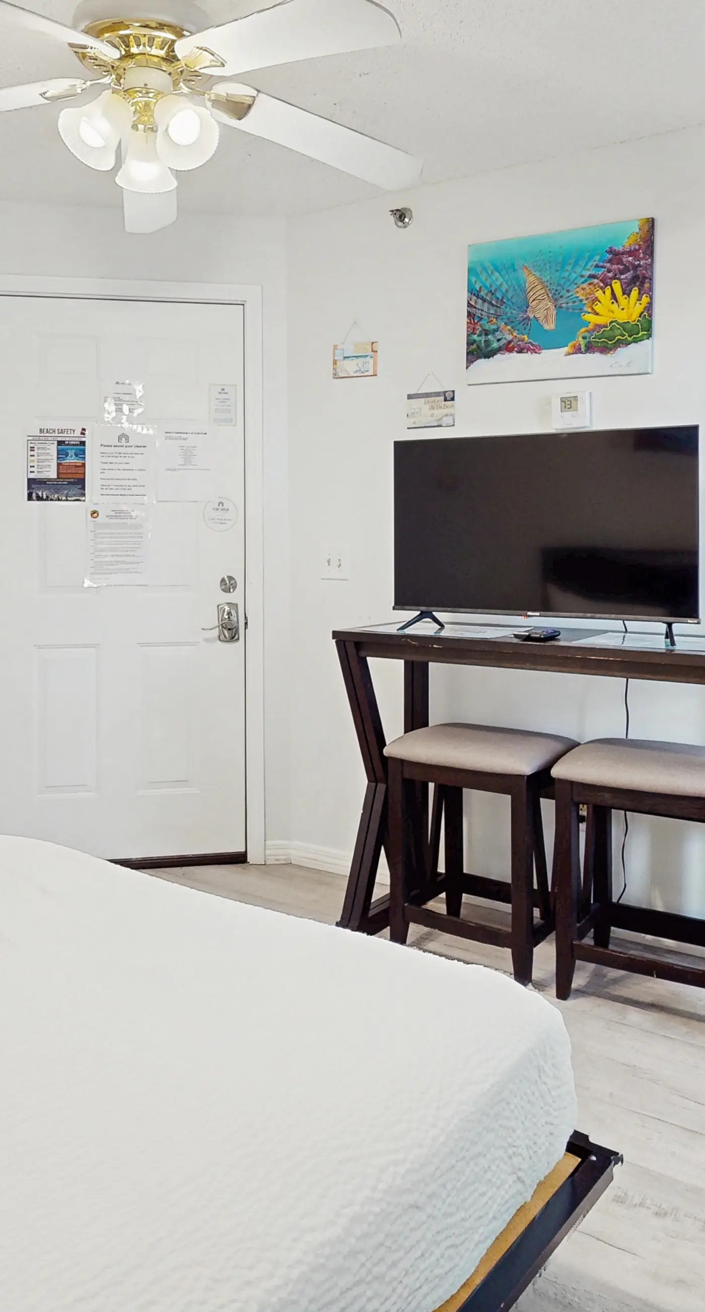 Snowbird-friendly studio with boat dock, beach access & pool