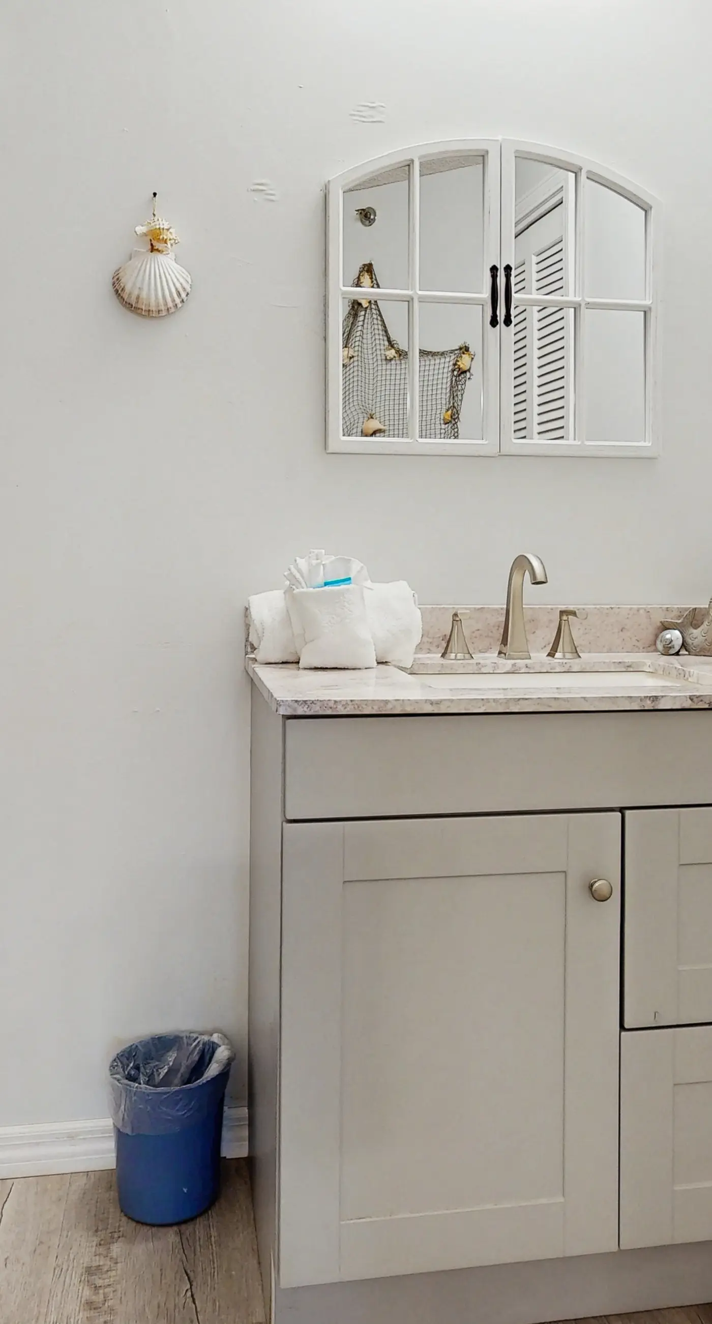 Snowbird-friendly studio with boat dock, beach access & pool