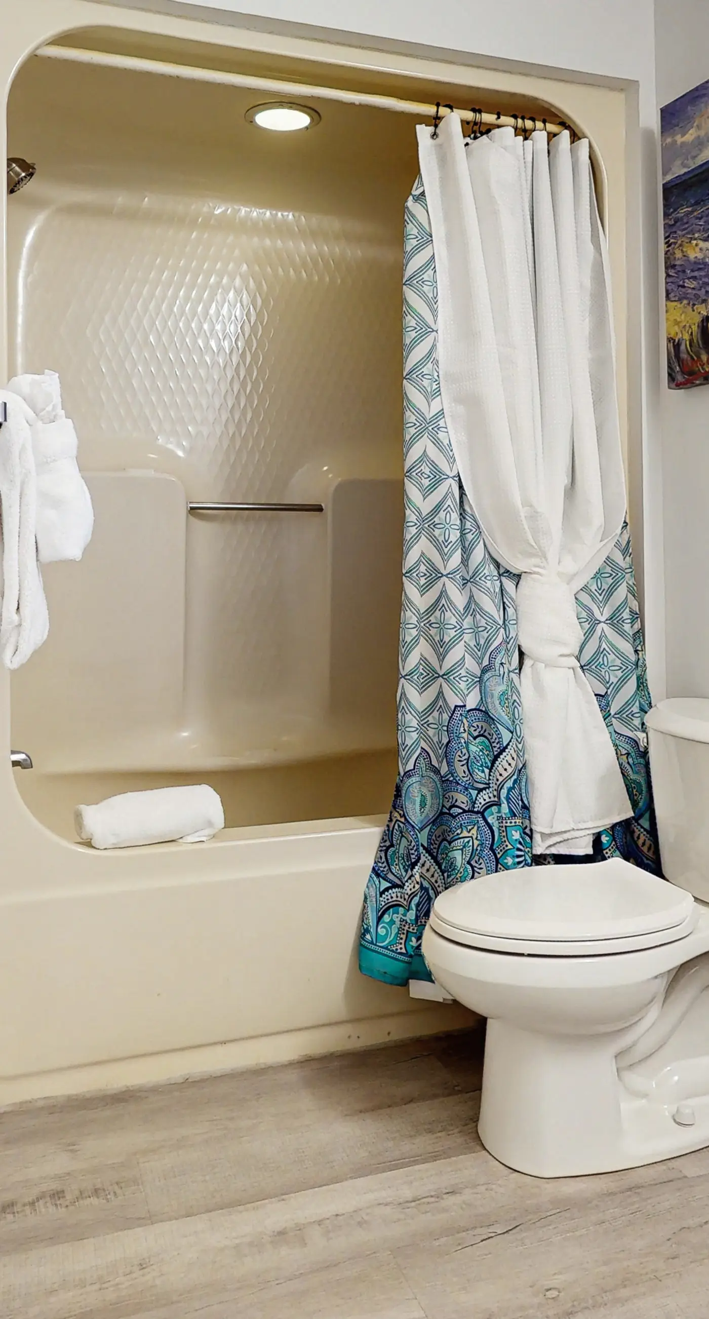 Snowbird-friendly studio with boat dock, beach access & pool