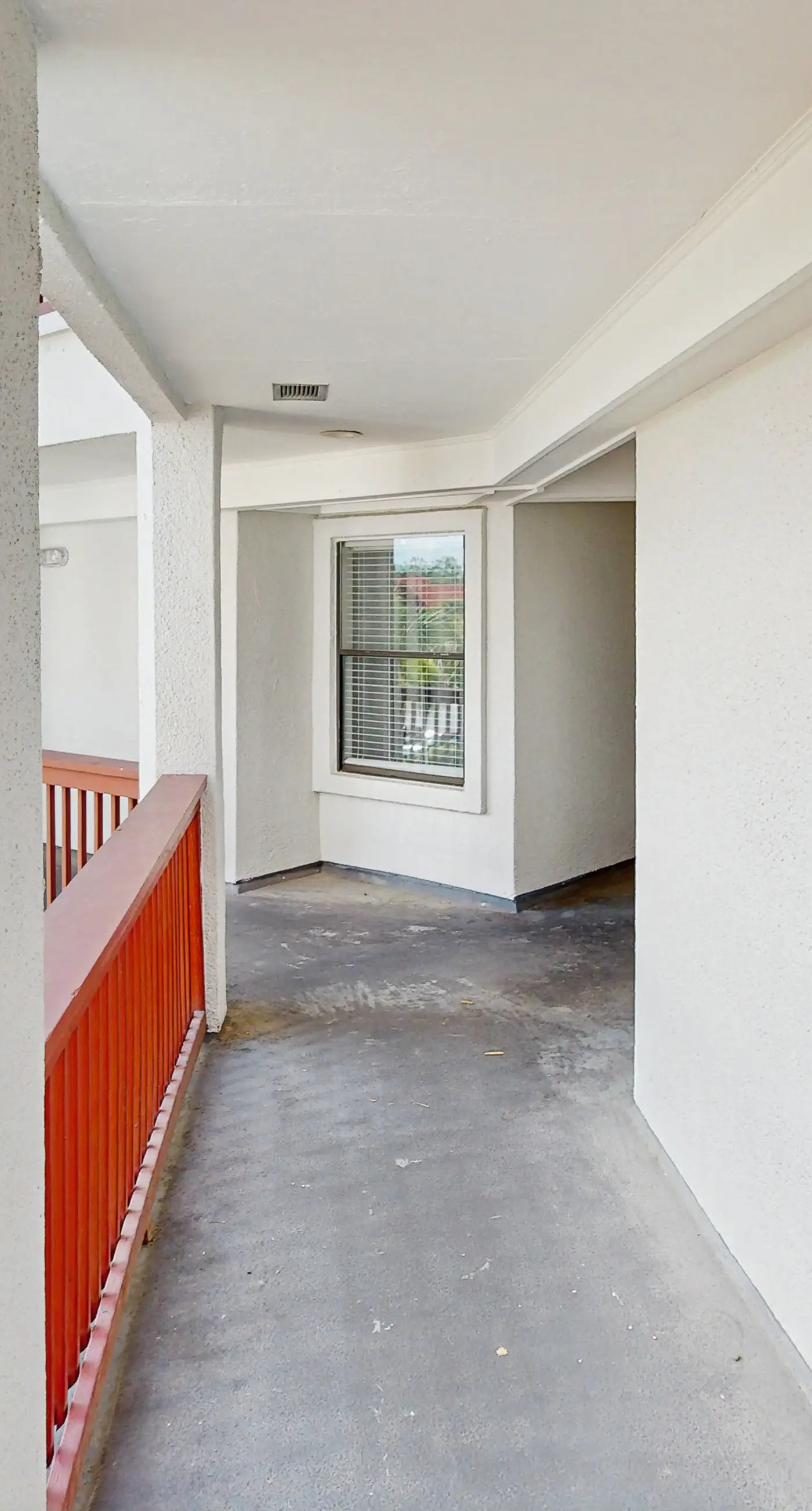 Snowbird-friendly studio with boat dock, beach access & pool