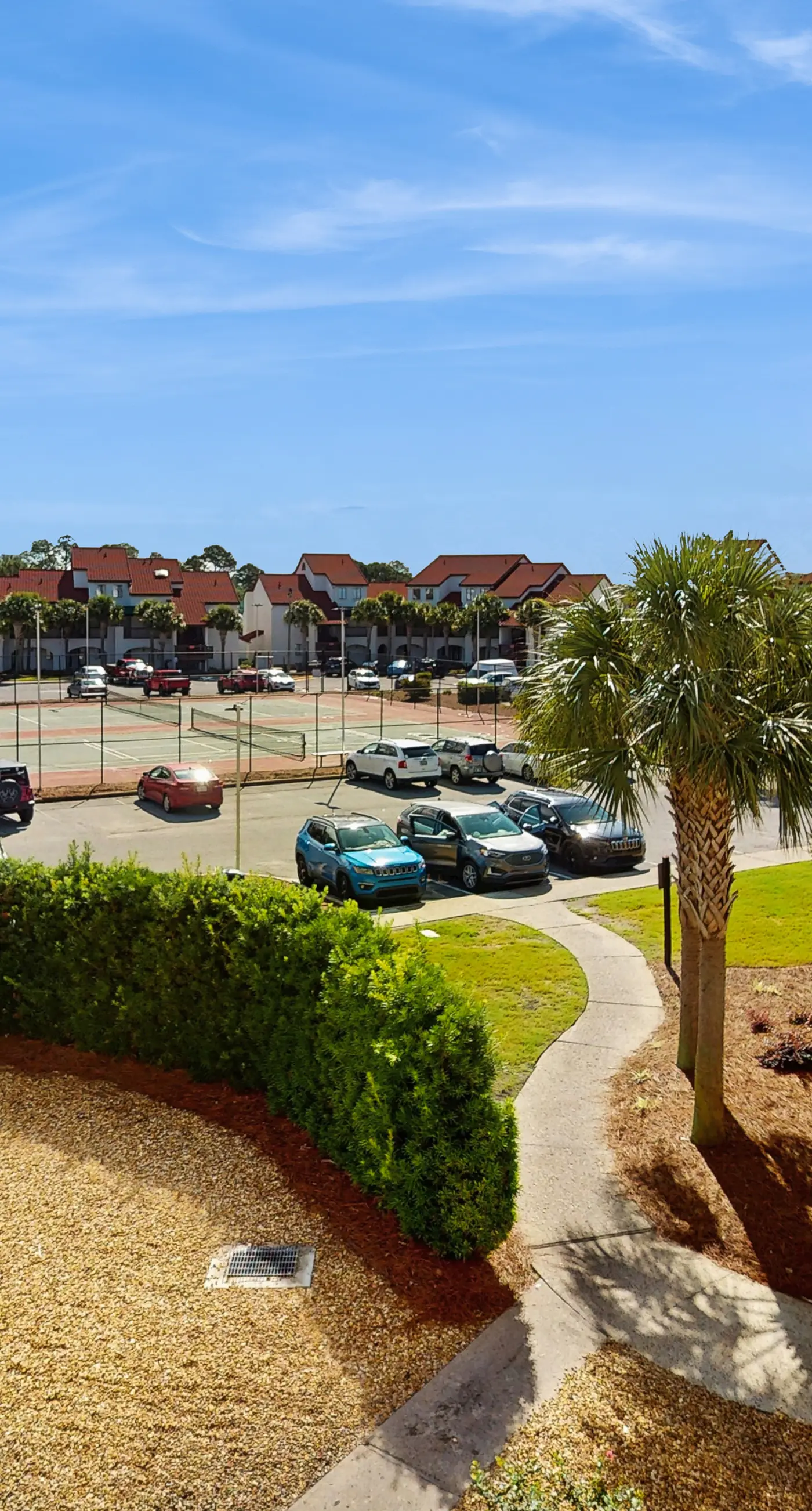 Snowbird-friendly studio with boat dock, beach access & pool