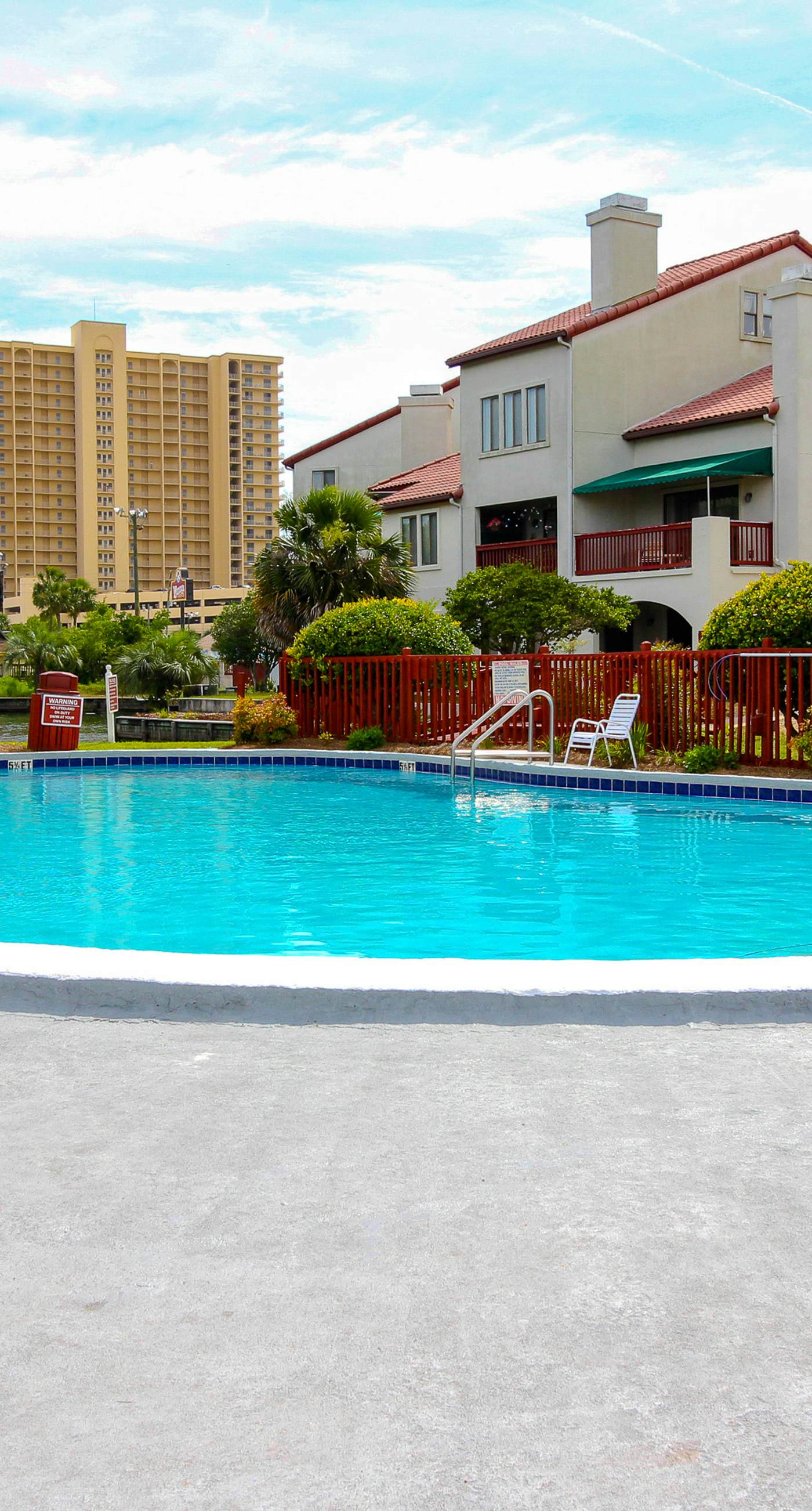 Resort condo near beach with private balcony, WiFi, pool, tennis & dock