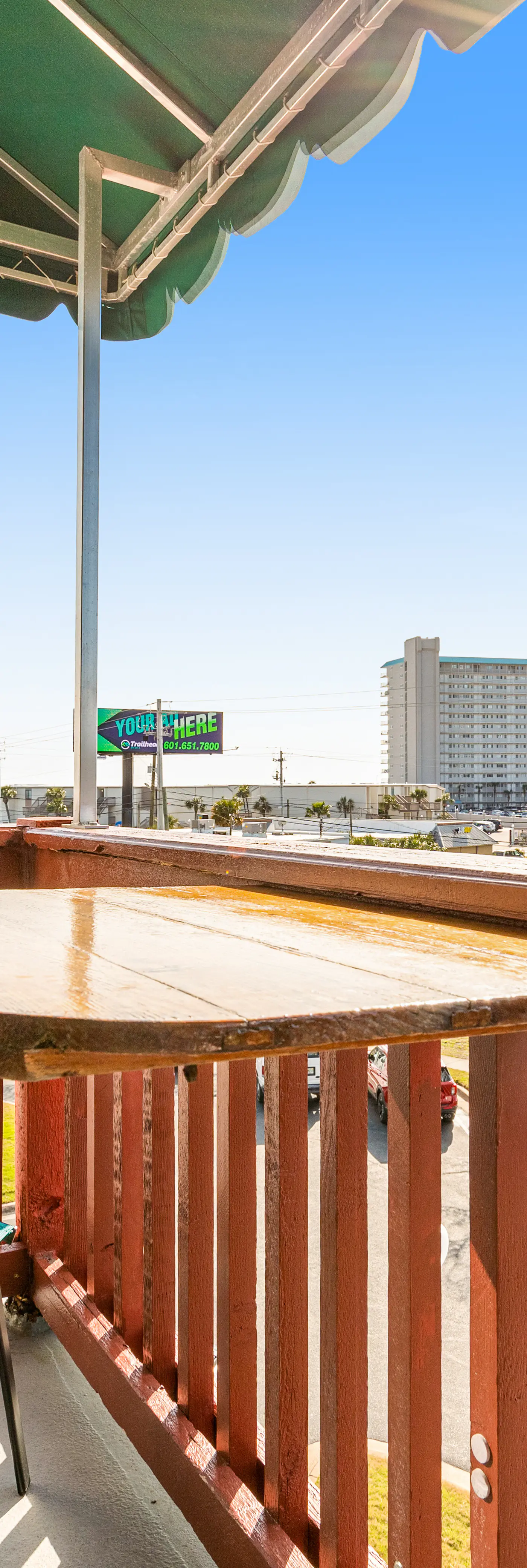 Resort condo near beach with private balcony, WiFi, pool, tennis & dock