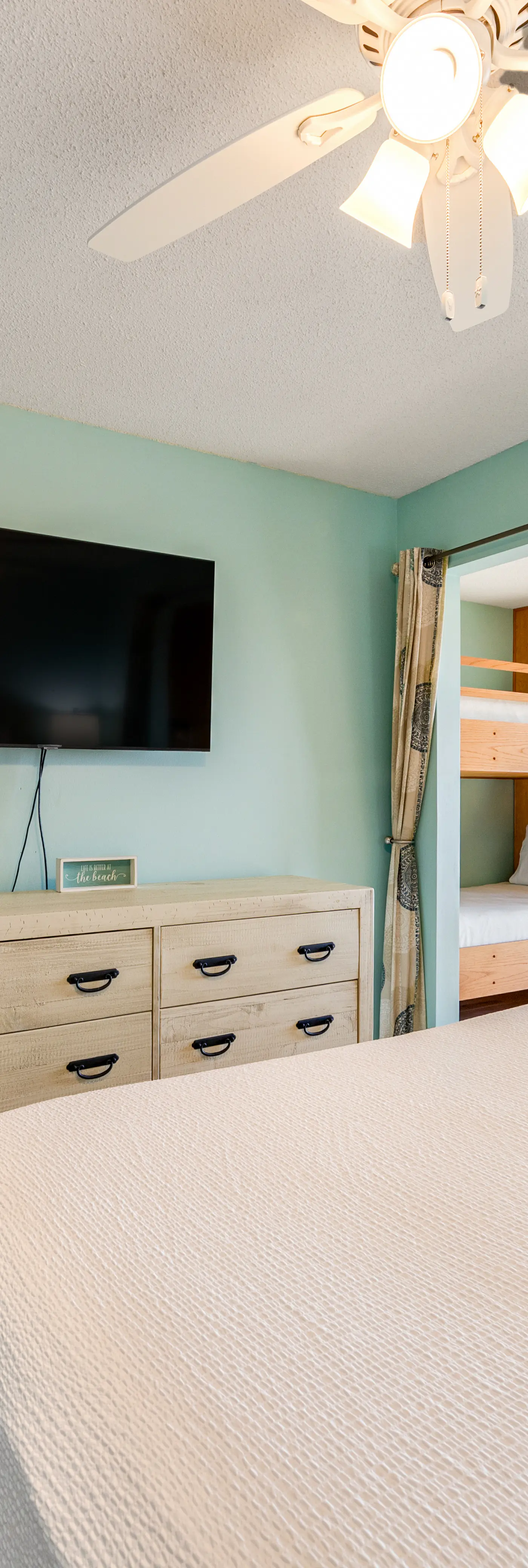 Resort condo near beach with private balcony, WiFi, pool, tennis & dock