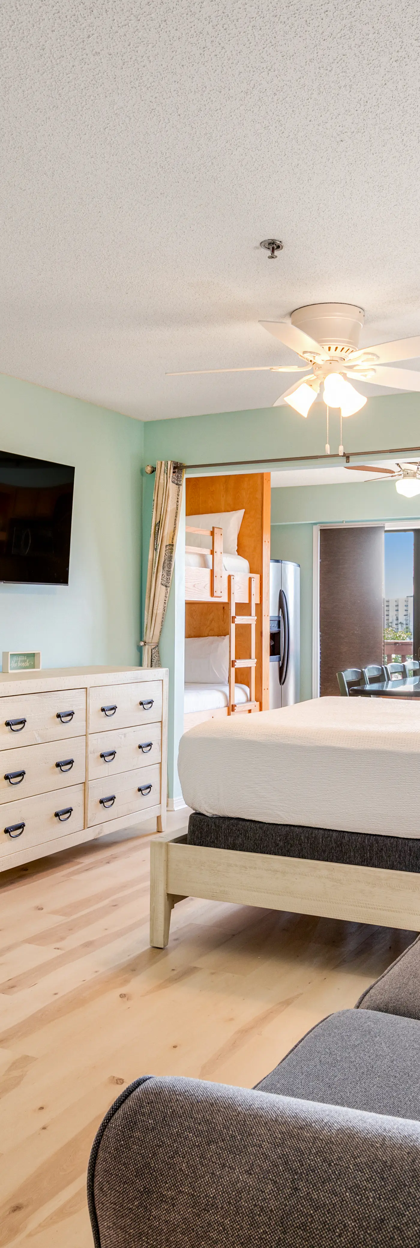 Resort condo near beach with private balcony, WiFi, pool, tennis & dock