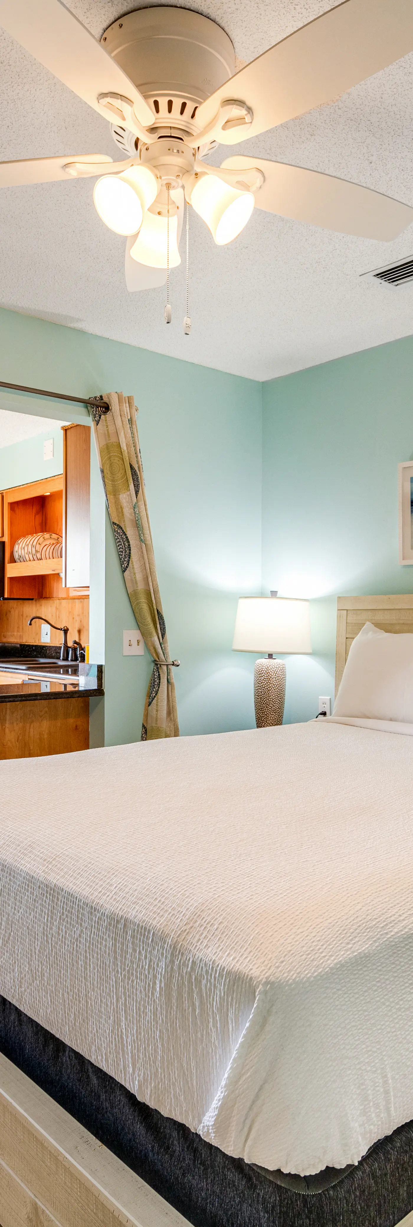 Resort condo near beach with private balcony, WiFi, pool, tennis & dock