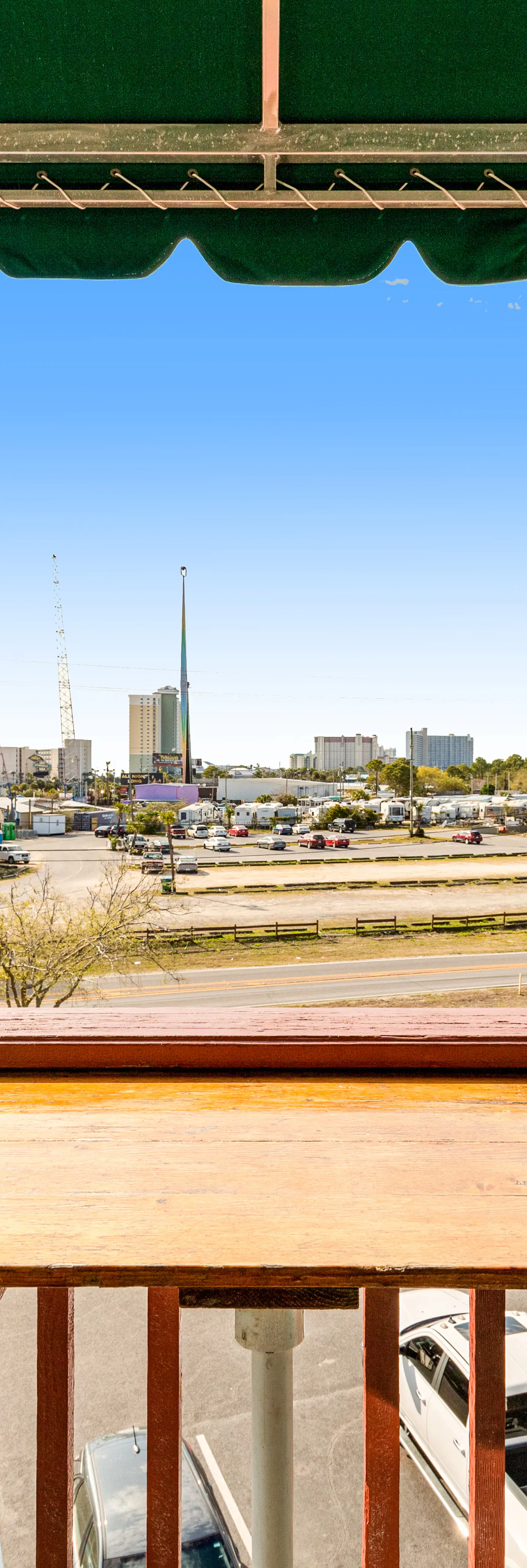 Resort condo near beach with private balcony, WiFi, pool, tennis & dock