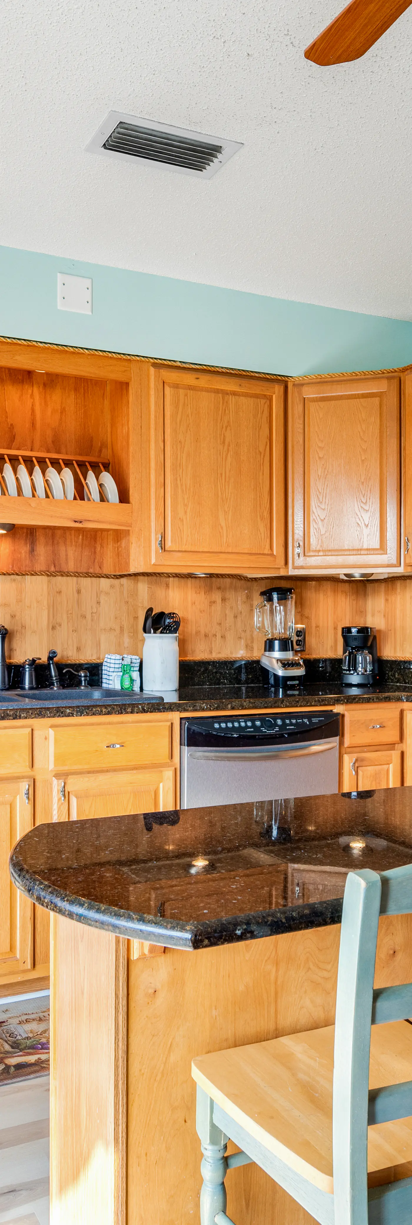 Resort condo near beach with private balcony, WiFi, pool, tennis & dock