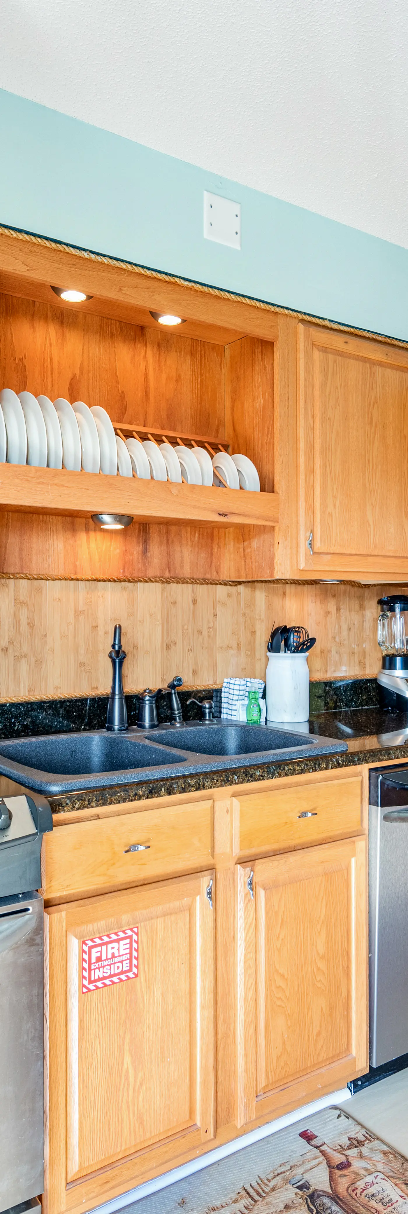 Resort condo near beach with private balcony, WiFi, pool, tennis & dock