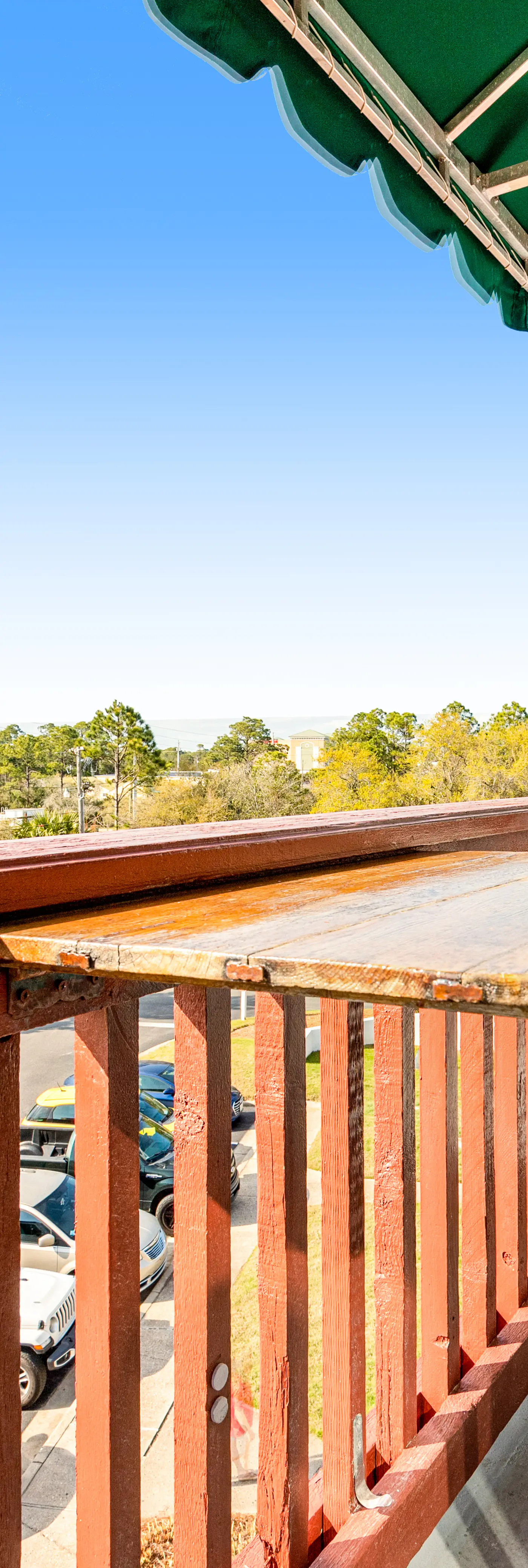 Resort condo near beach with private balcony, WiFi, pool, tennis & dock