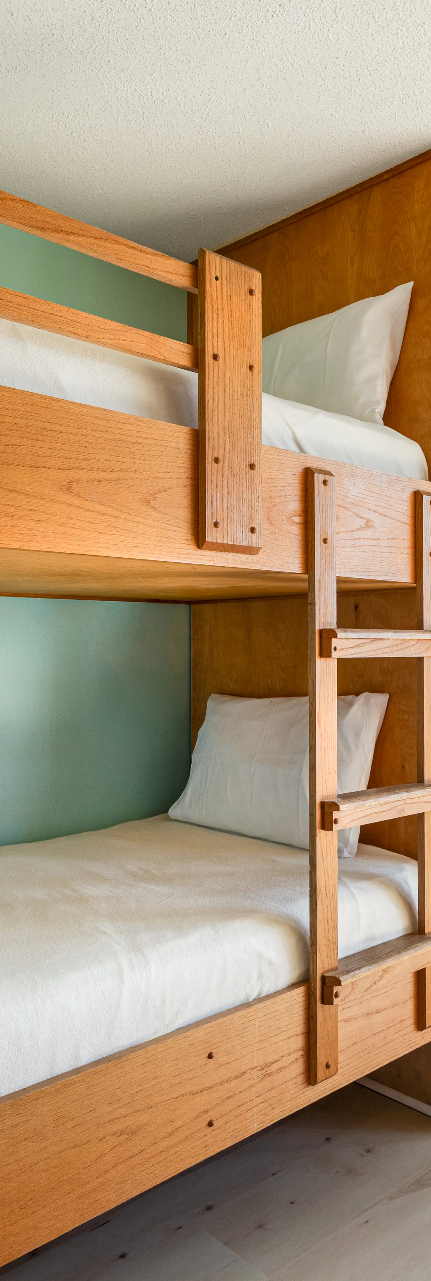 Resort condo near beach with private balcony, WiFi, pool, tennis & dock