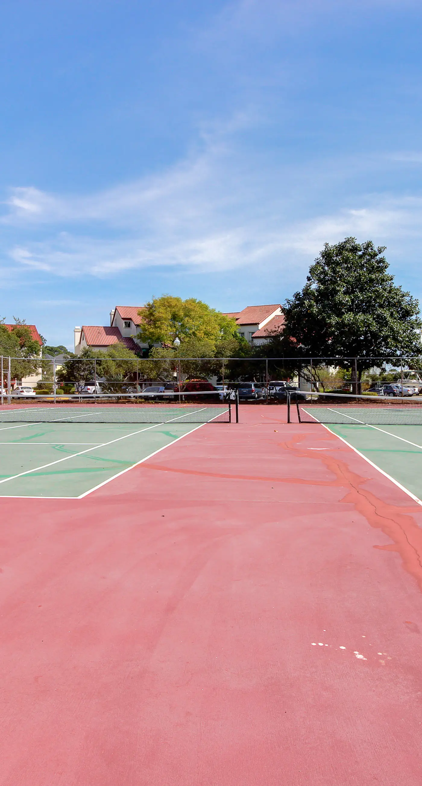 Resort condo near beach with private balcony, WiFi, pool, tennis & dock