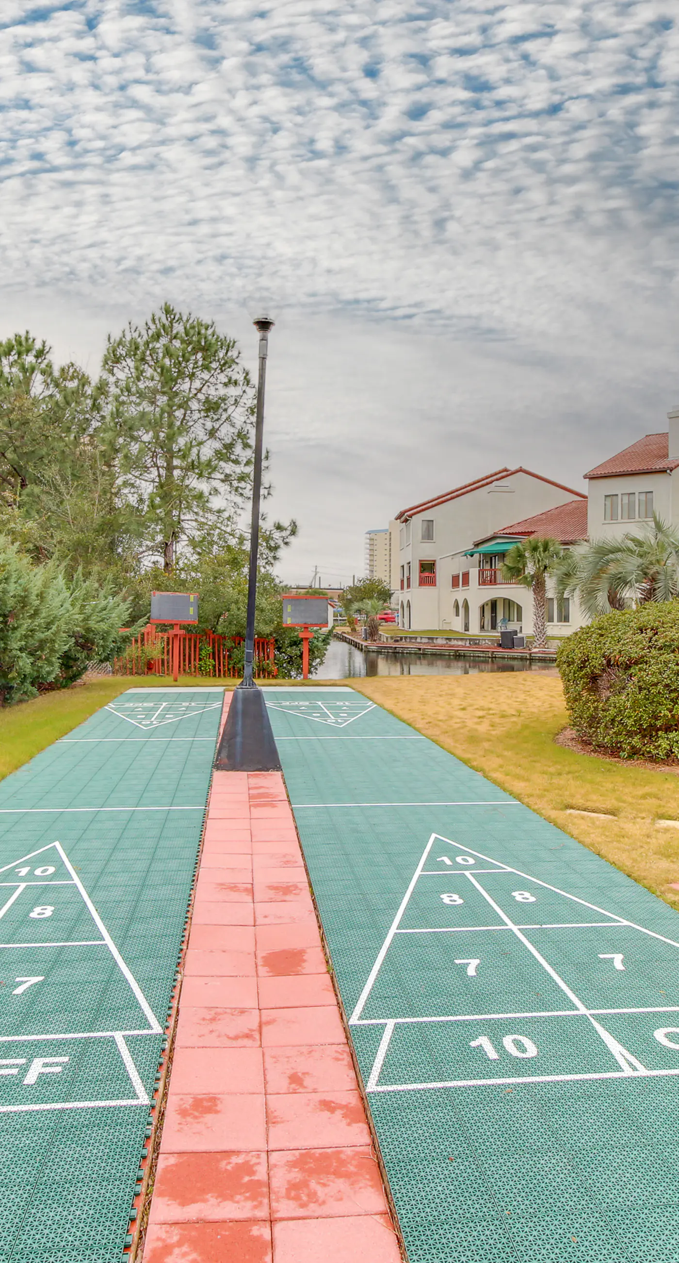 Resort condo near beach with private balcony, WiFi, pool, tennis & dock