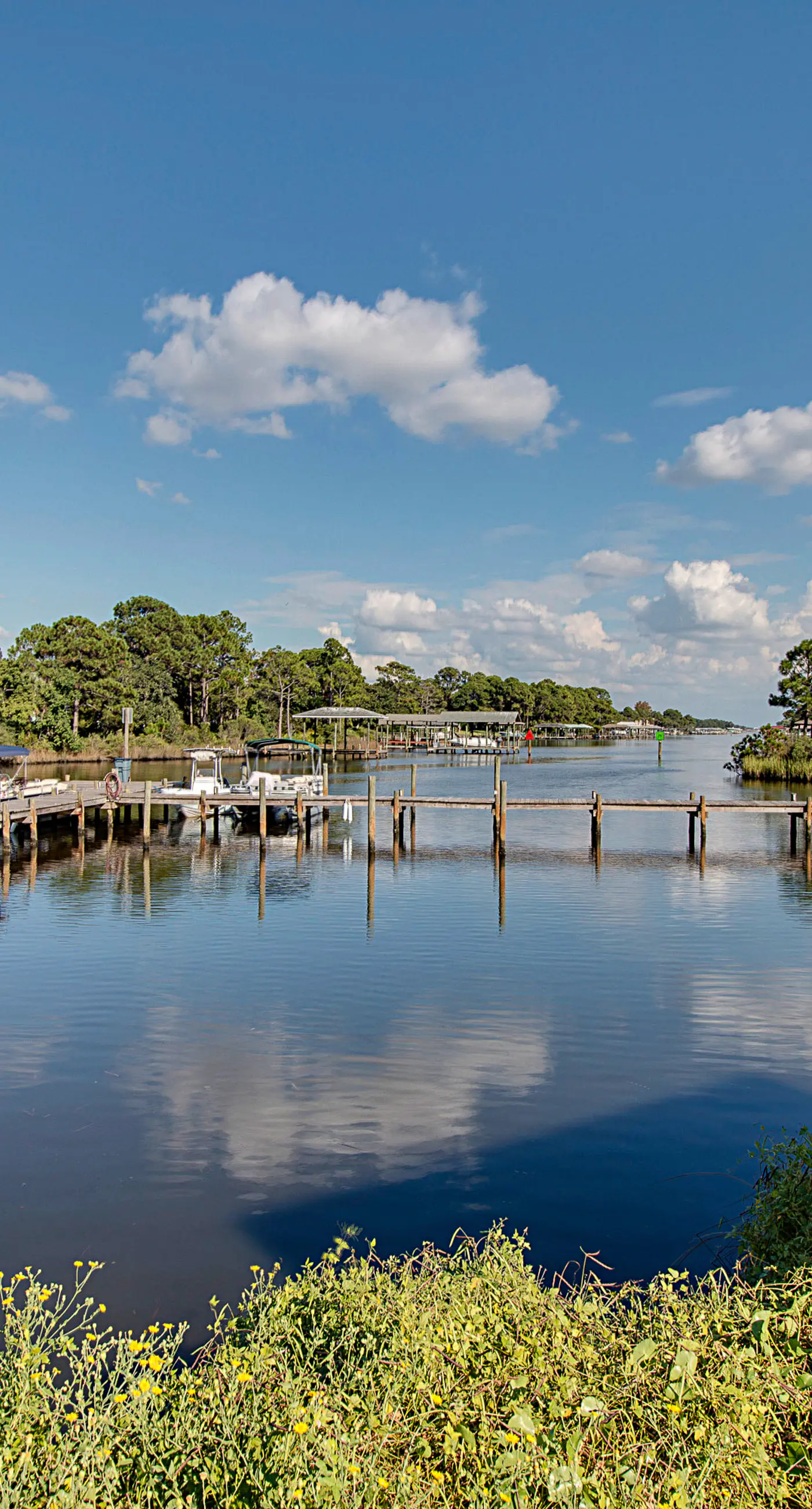 Resort condo near beach with private balcony, WiFi, pool, tennis & dock