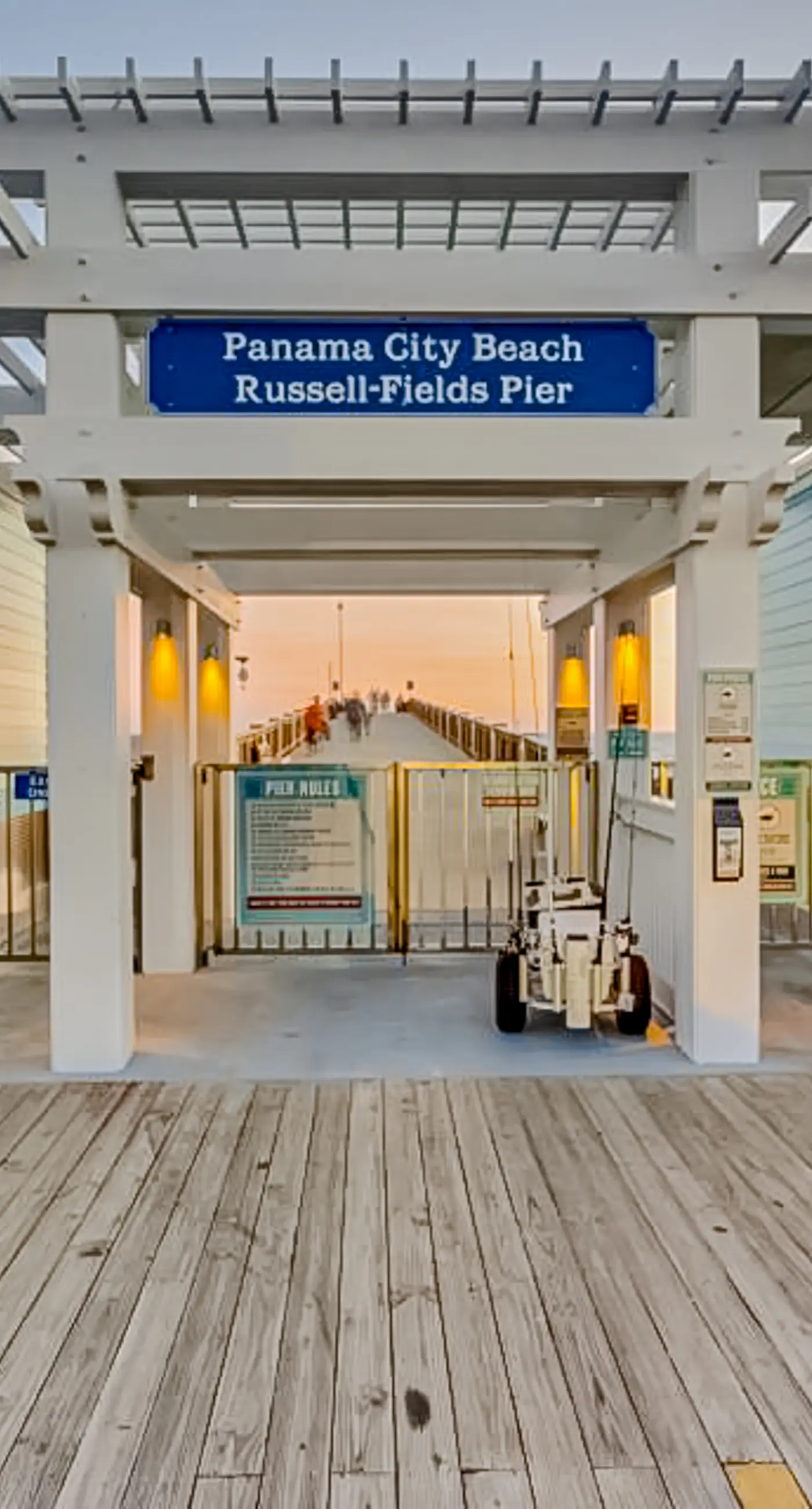 Resort condo near beach with private balcony, WiFi, pool, tennis & dock