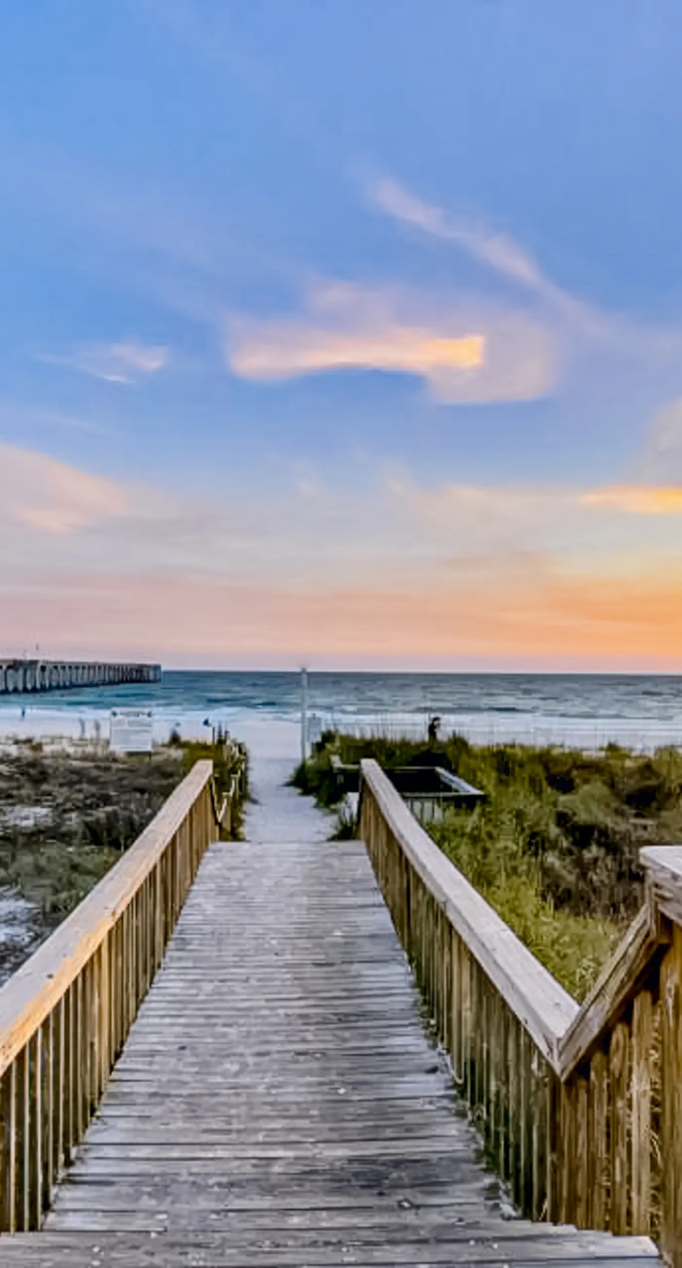 Resort condo near beach with private balcony, WiFi, pool, tennis & dock