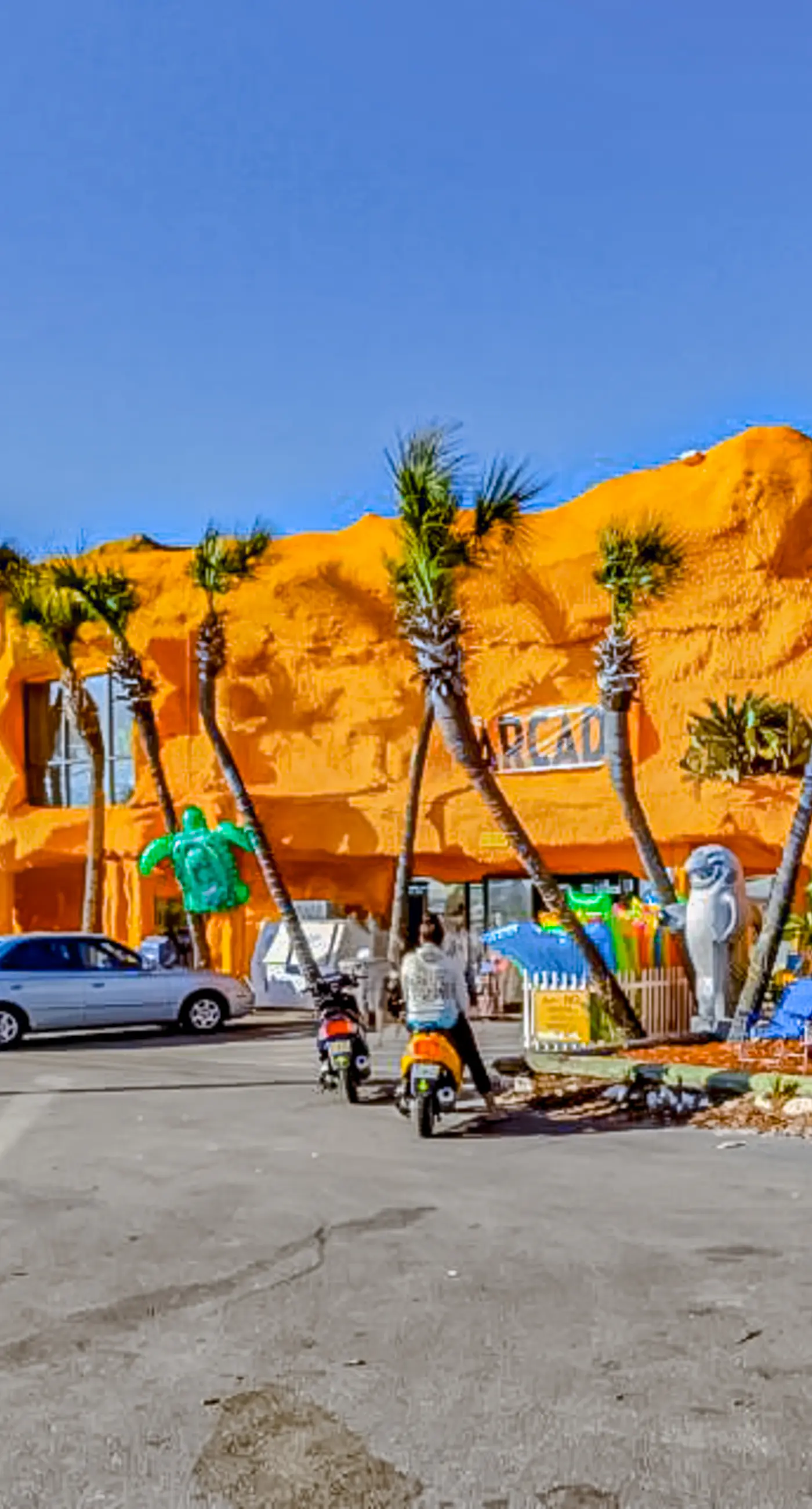 Resort condo near beach with private balcony, WiFi, pool, tennis & dock