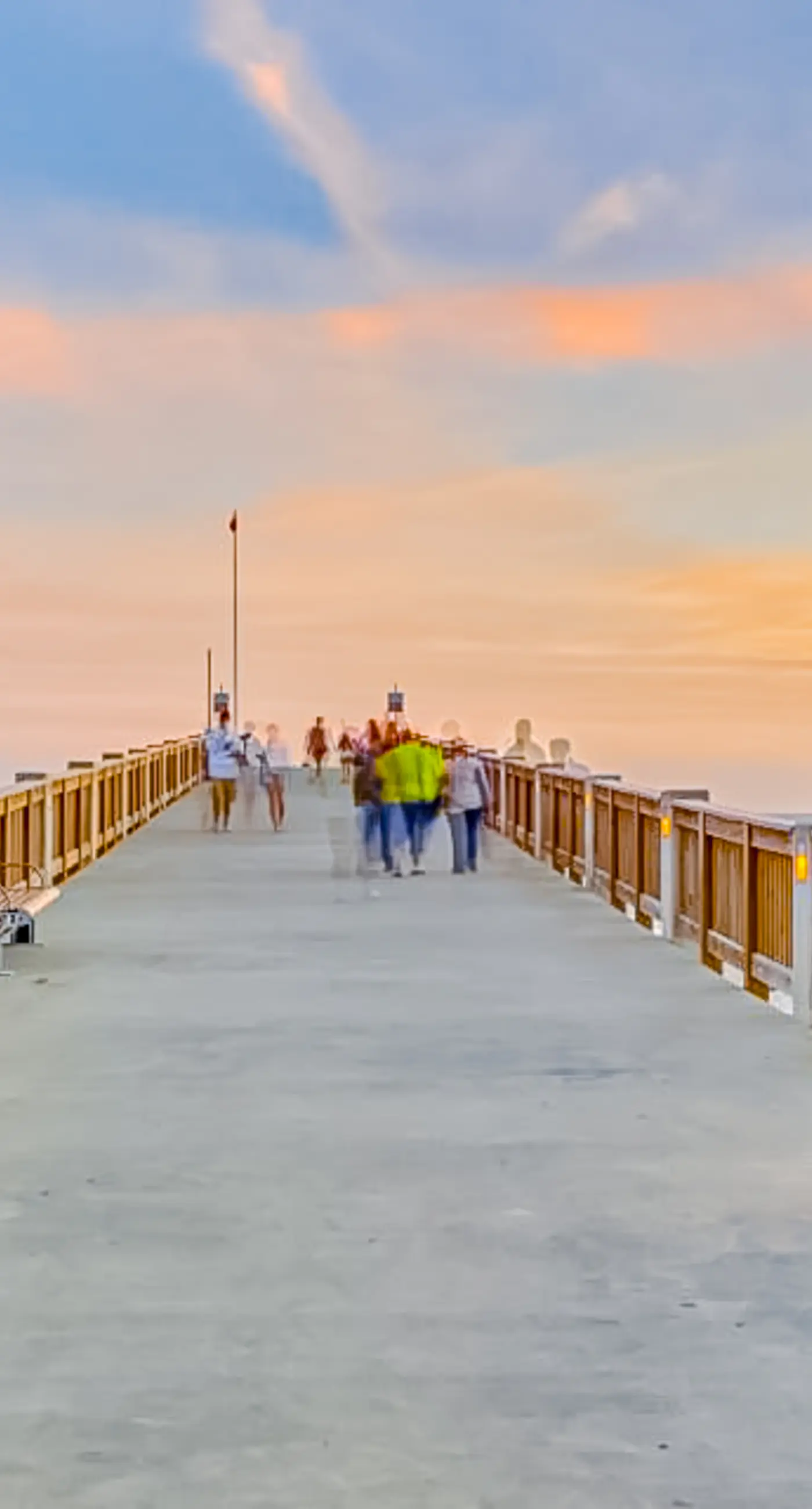 Resort condo near beach with private balcony, WiFi, pool, tennis & dock