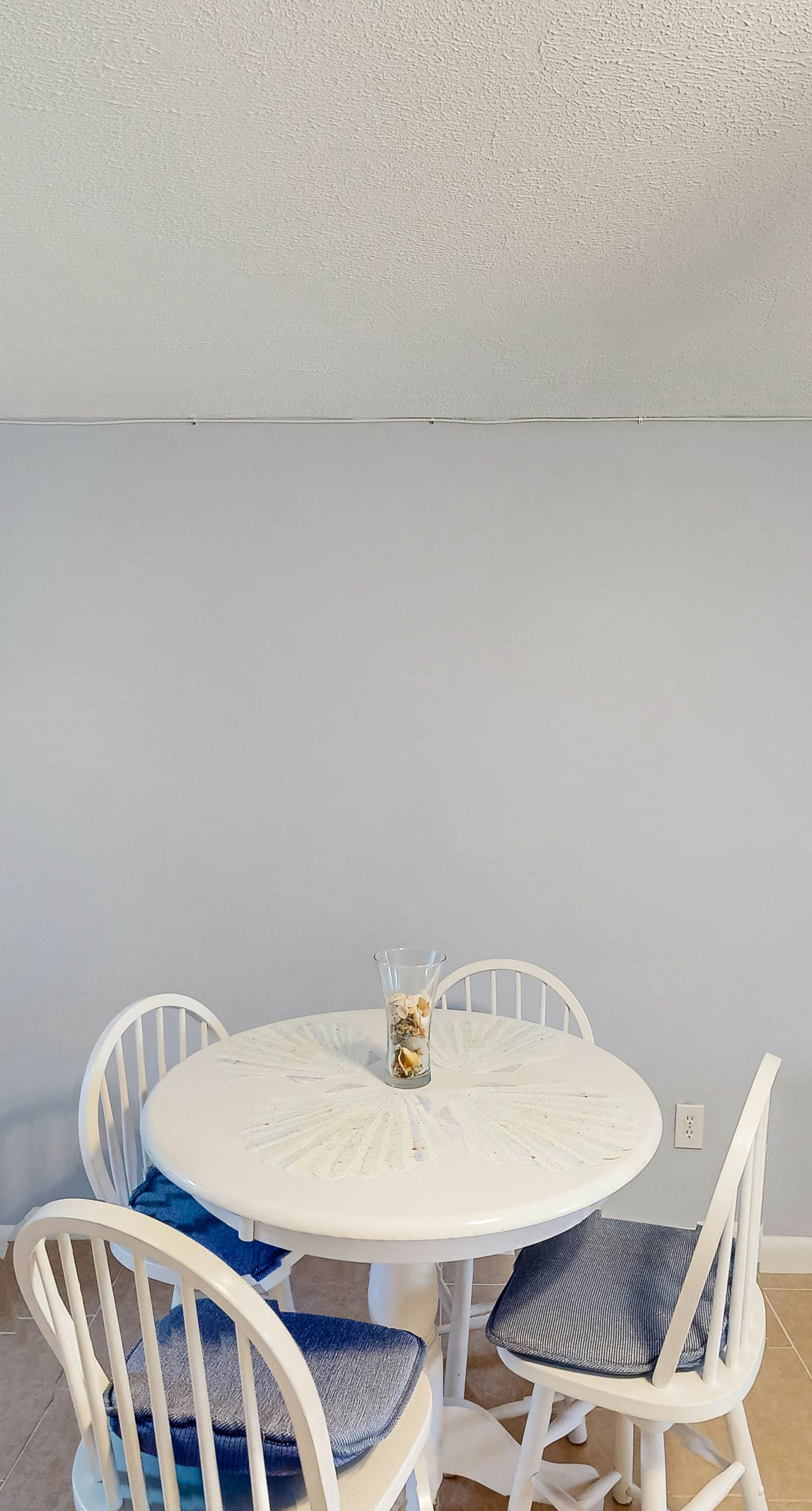 Beautiful condo located on the beach - close to attractions, pool & Hot tub