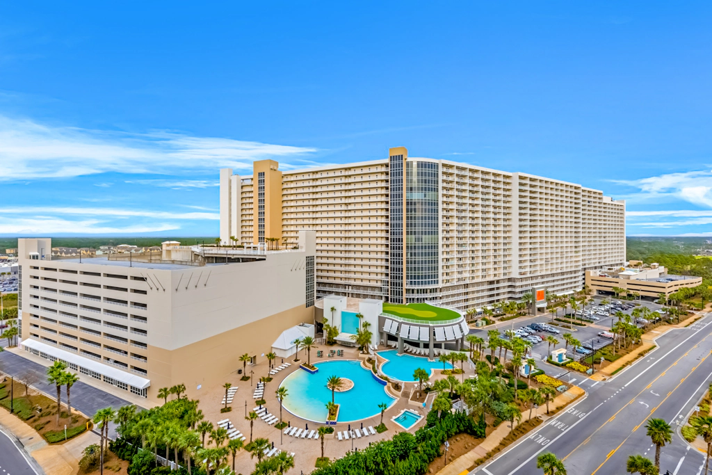 Gulf-view condo w/shared pool & hot tub, WiFi, beach access, central AC, balcony