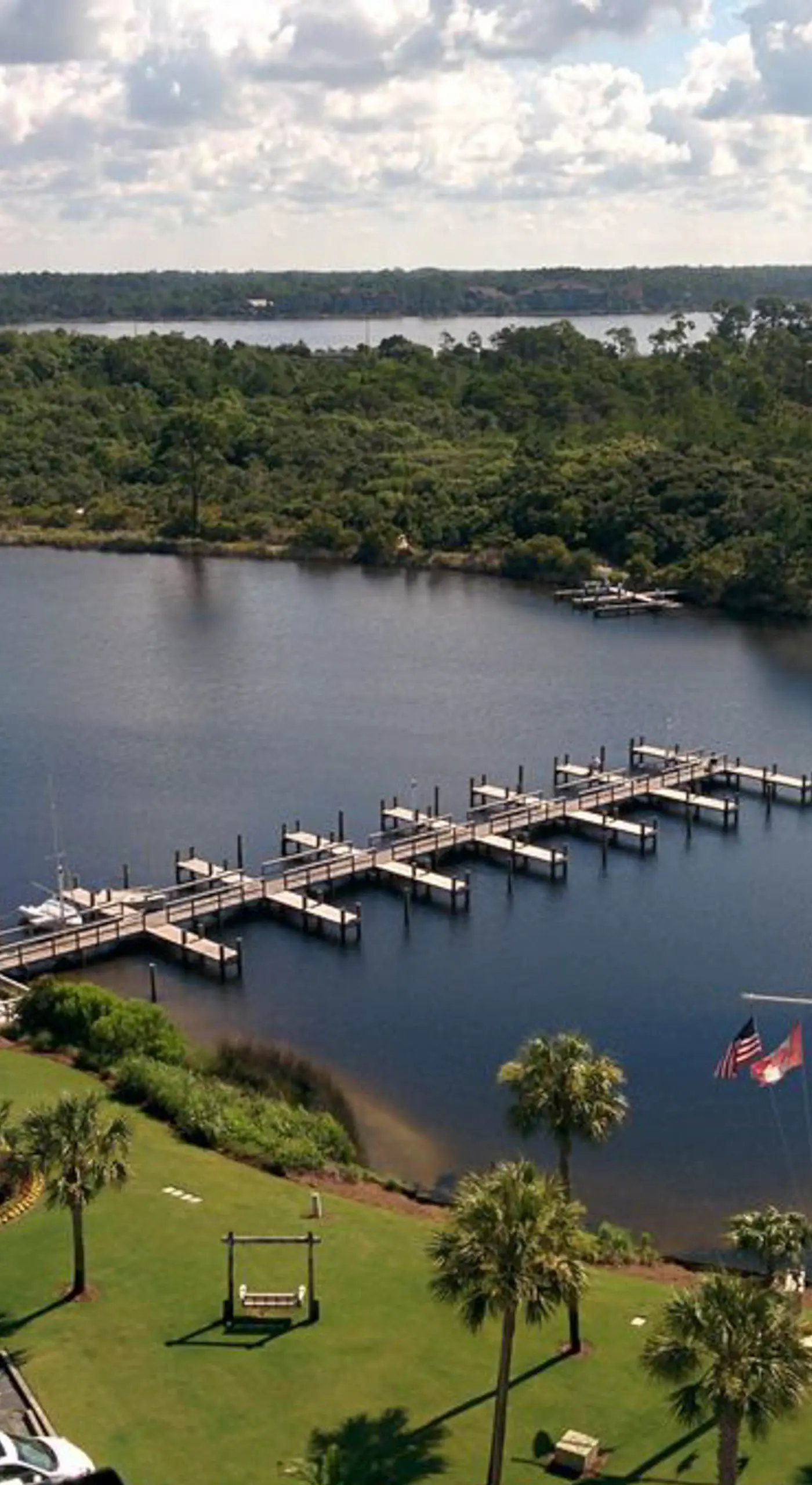 Beachfront condo with balcony, pools, sauna & ocean views - snowbird-friendly
